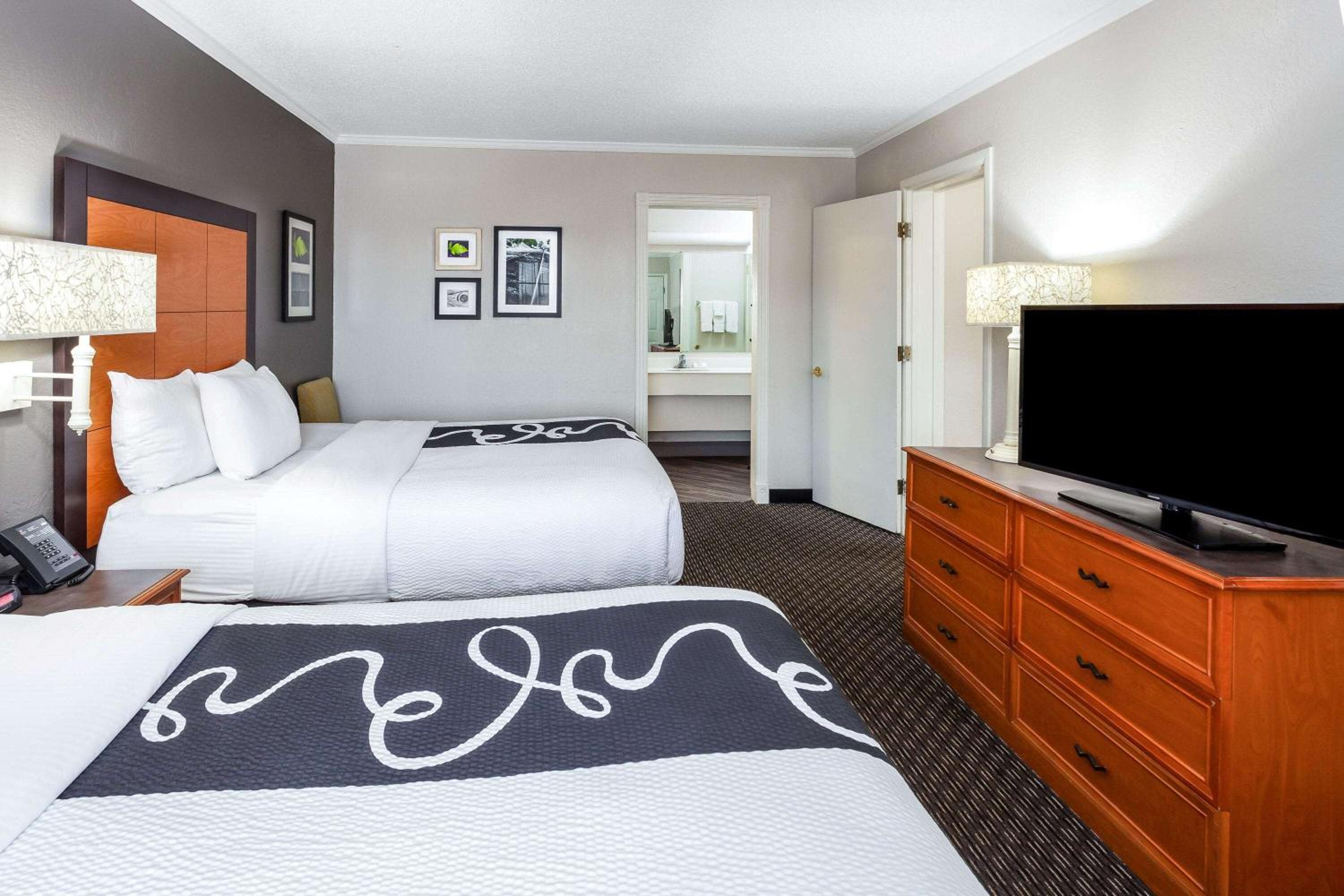 King Room - Non-Smoking - Photo 4