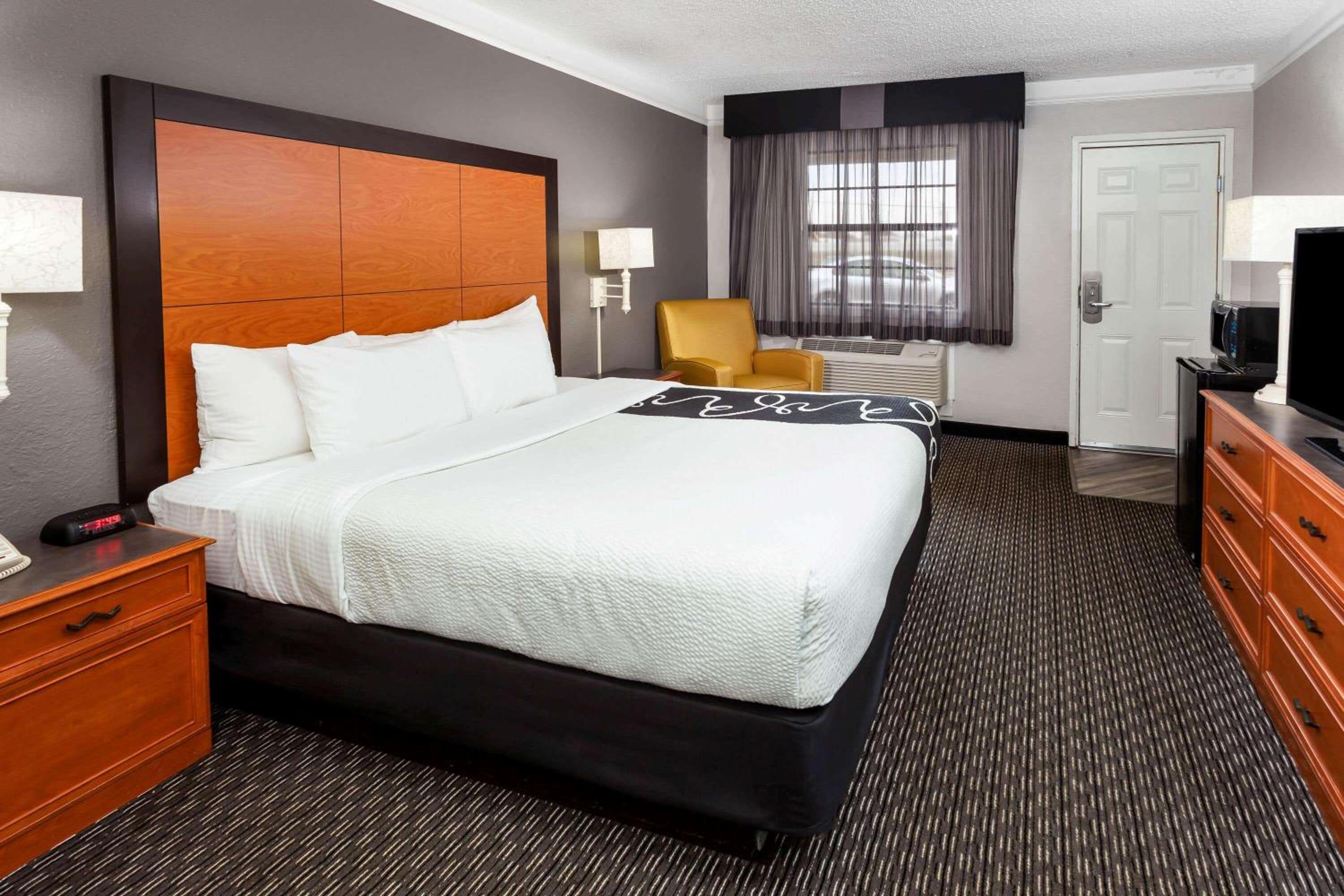 Deluxe King Room - Photo 1