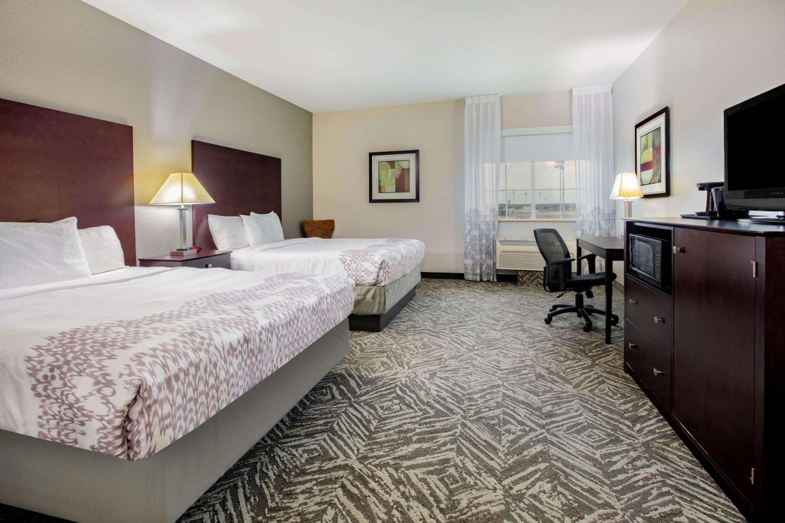 Queen Room with Two Queen Beds and Bath Tub - Mobility/Hearing Accessible - Non-Smoking - Photo 1