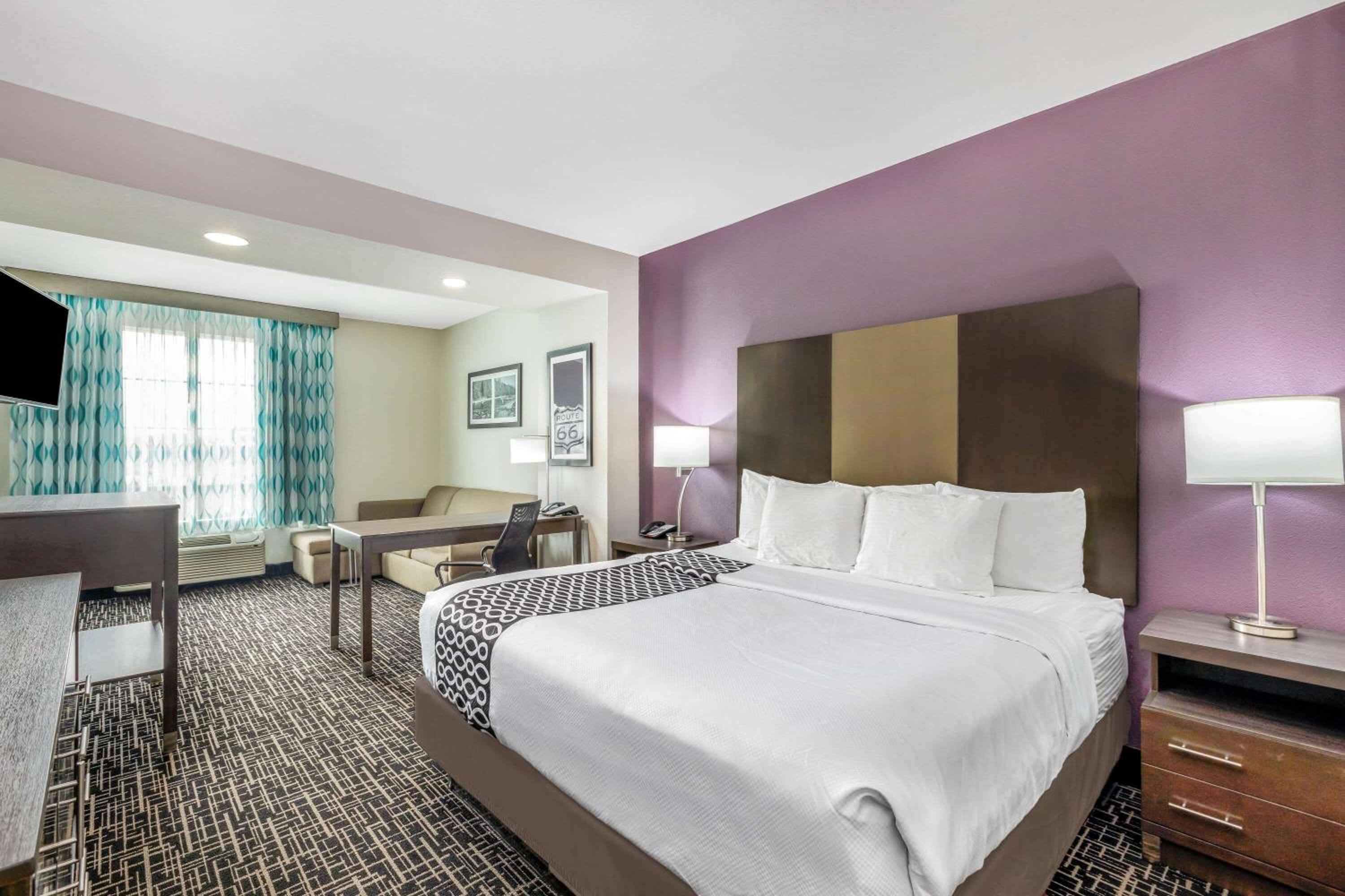 Deluxe King Room - Non-Smoking photo 1