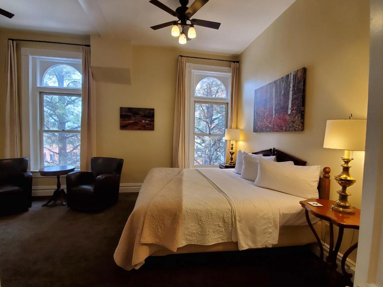 Deluxe King Room photo 2