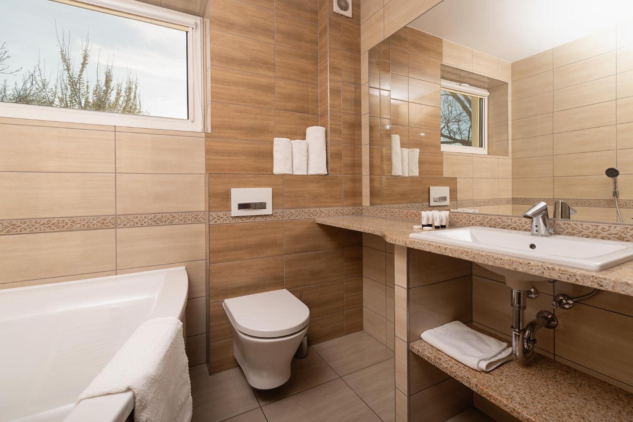 Large Double or Twin Room - Photo 2