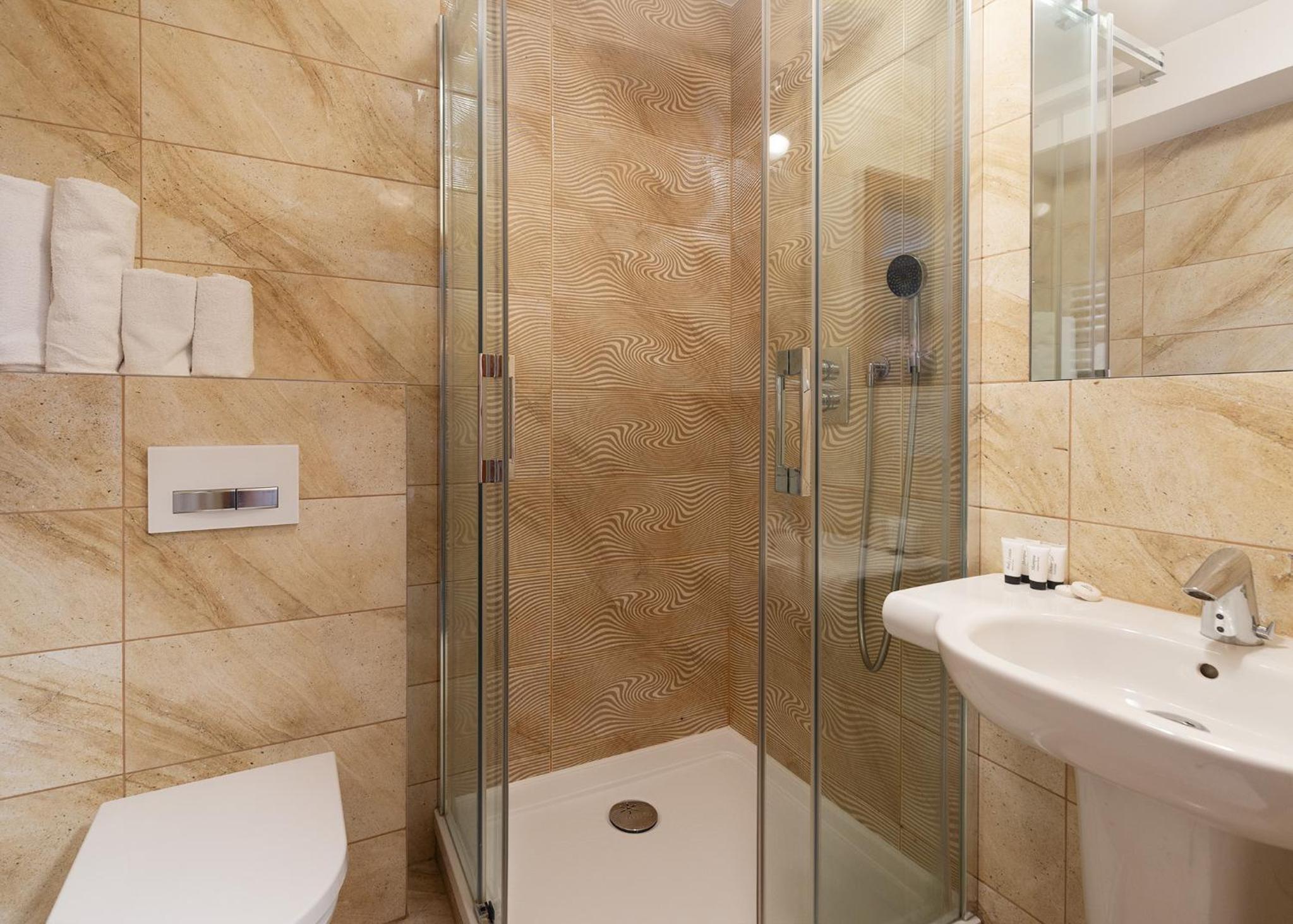 Double or Twin Room - Photo 10