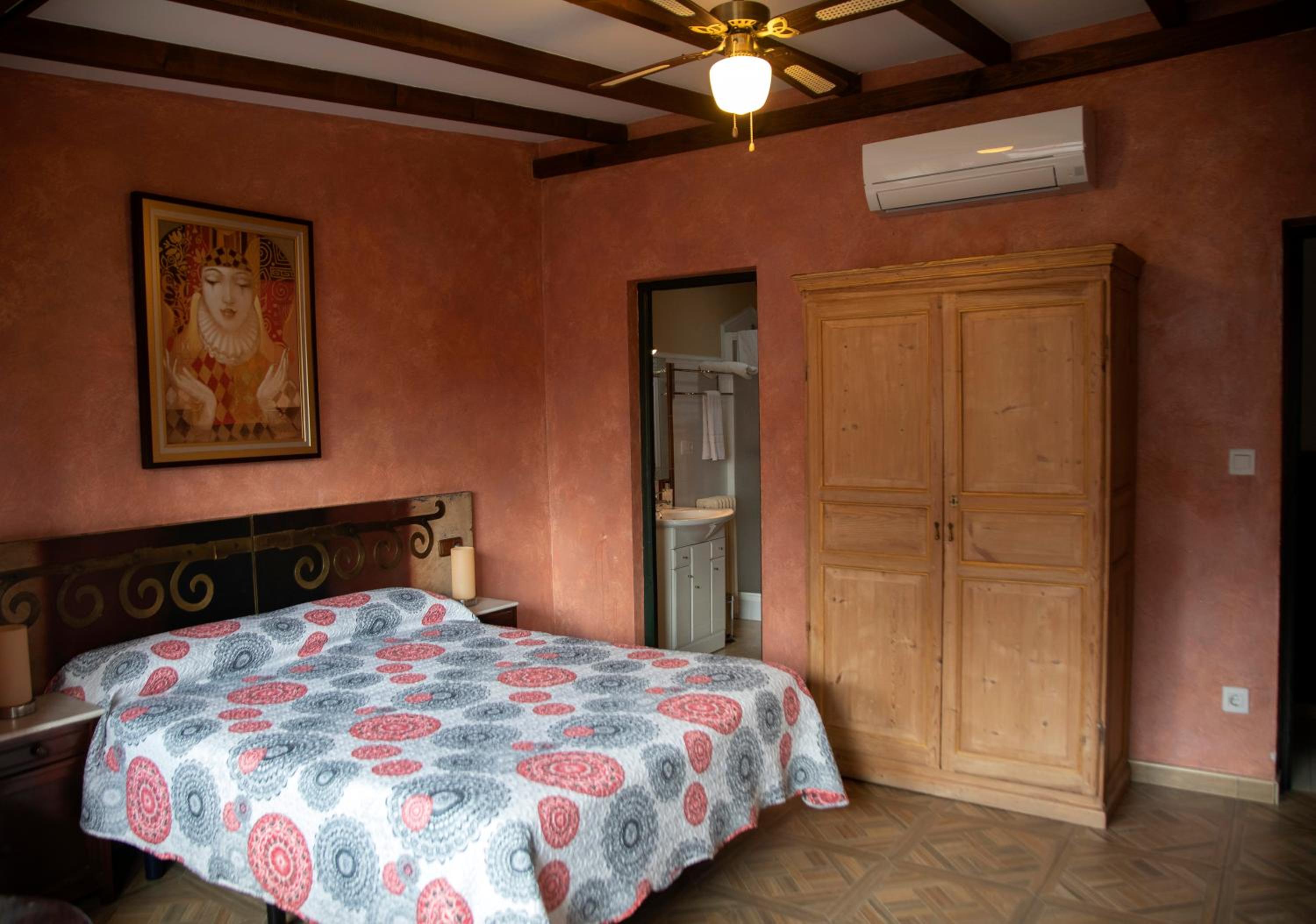 Deluxe Queen Room - Photo 4