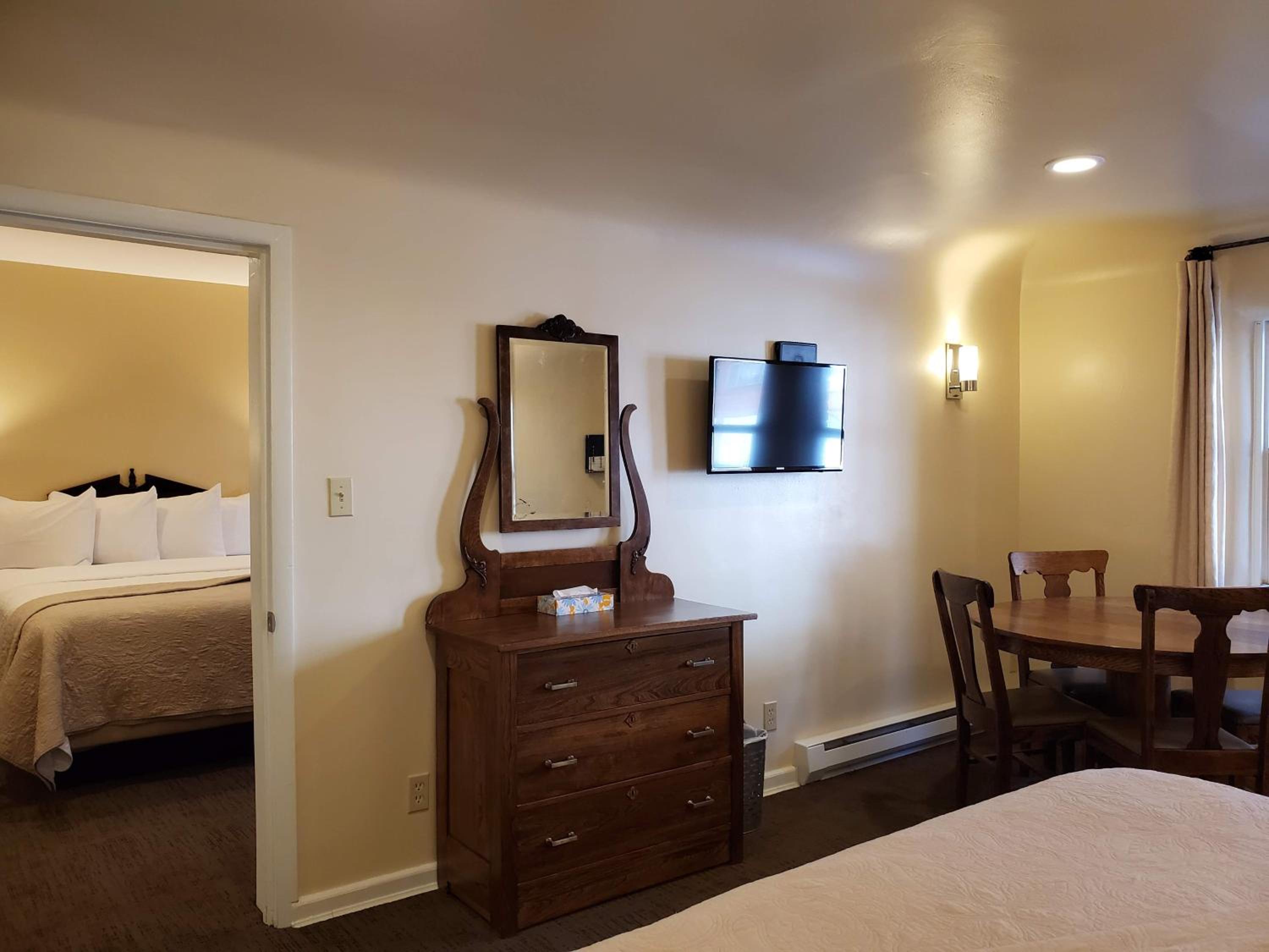 Two-Bedroom Suite photo 2