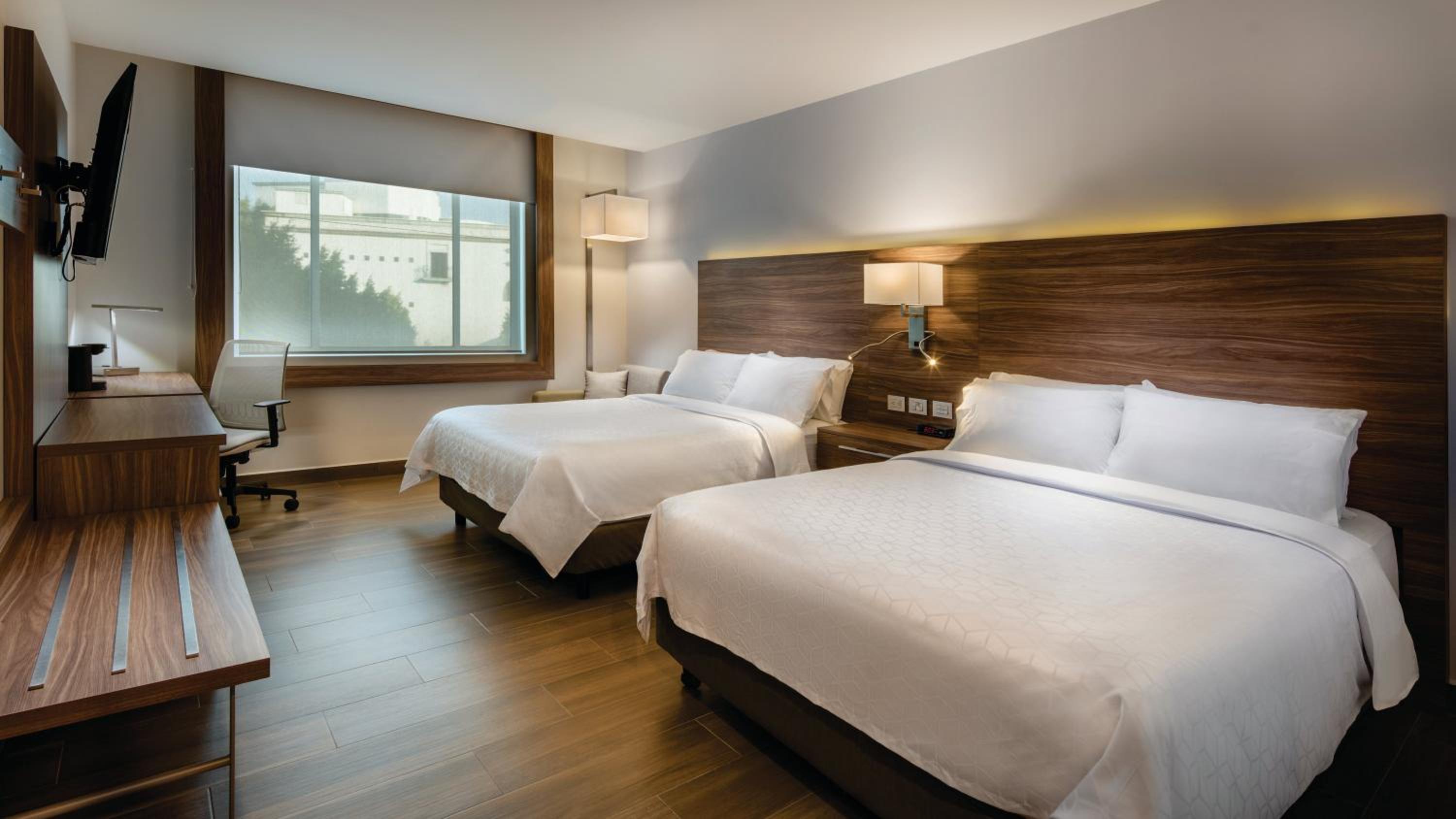 Standard Room with Two Queen Beds - Photo 3