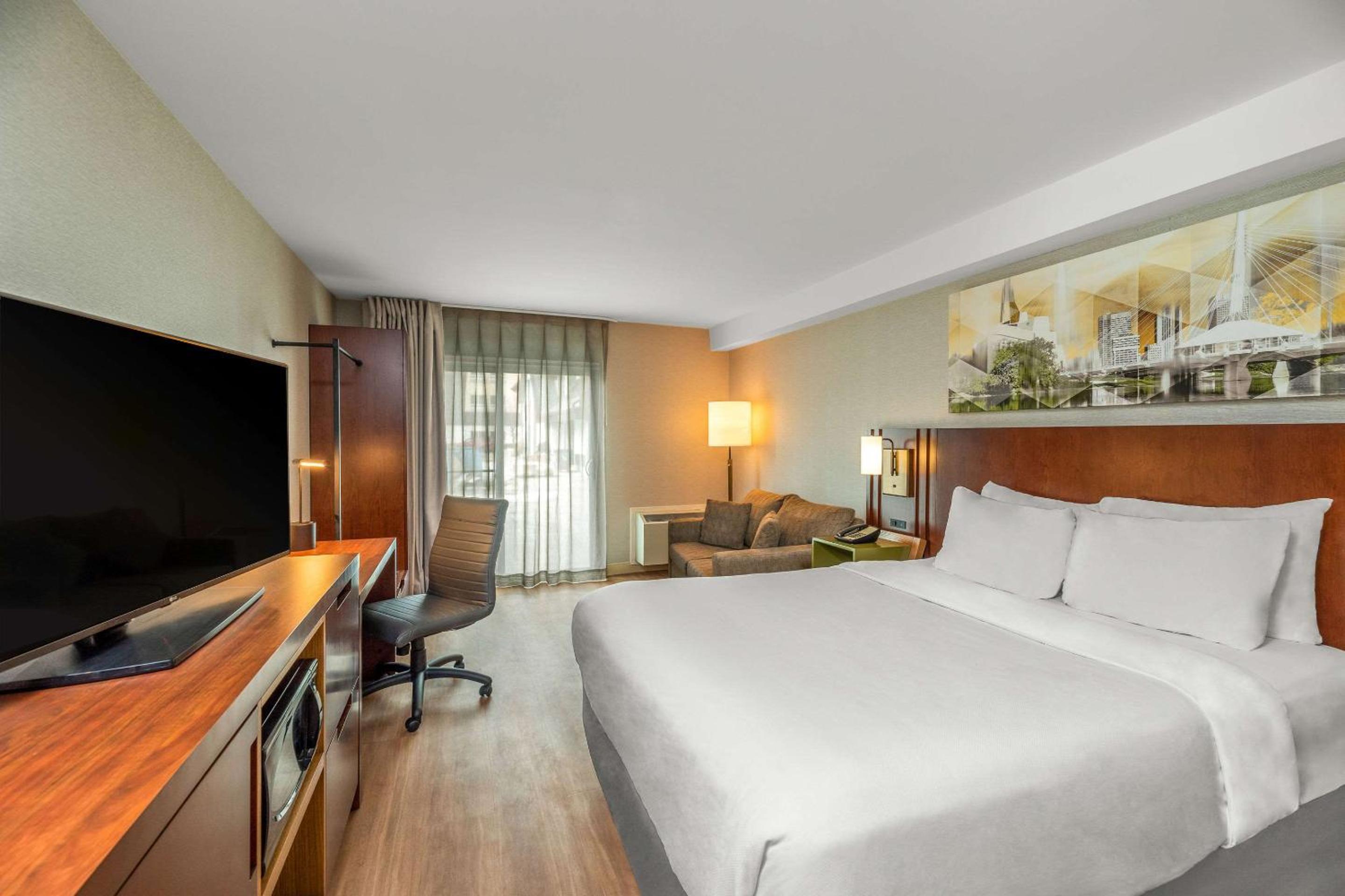 Standard King Room - Photo 3