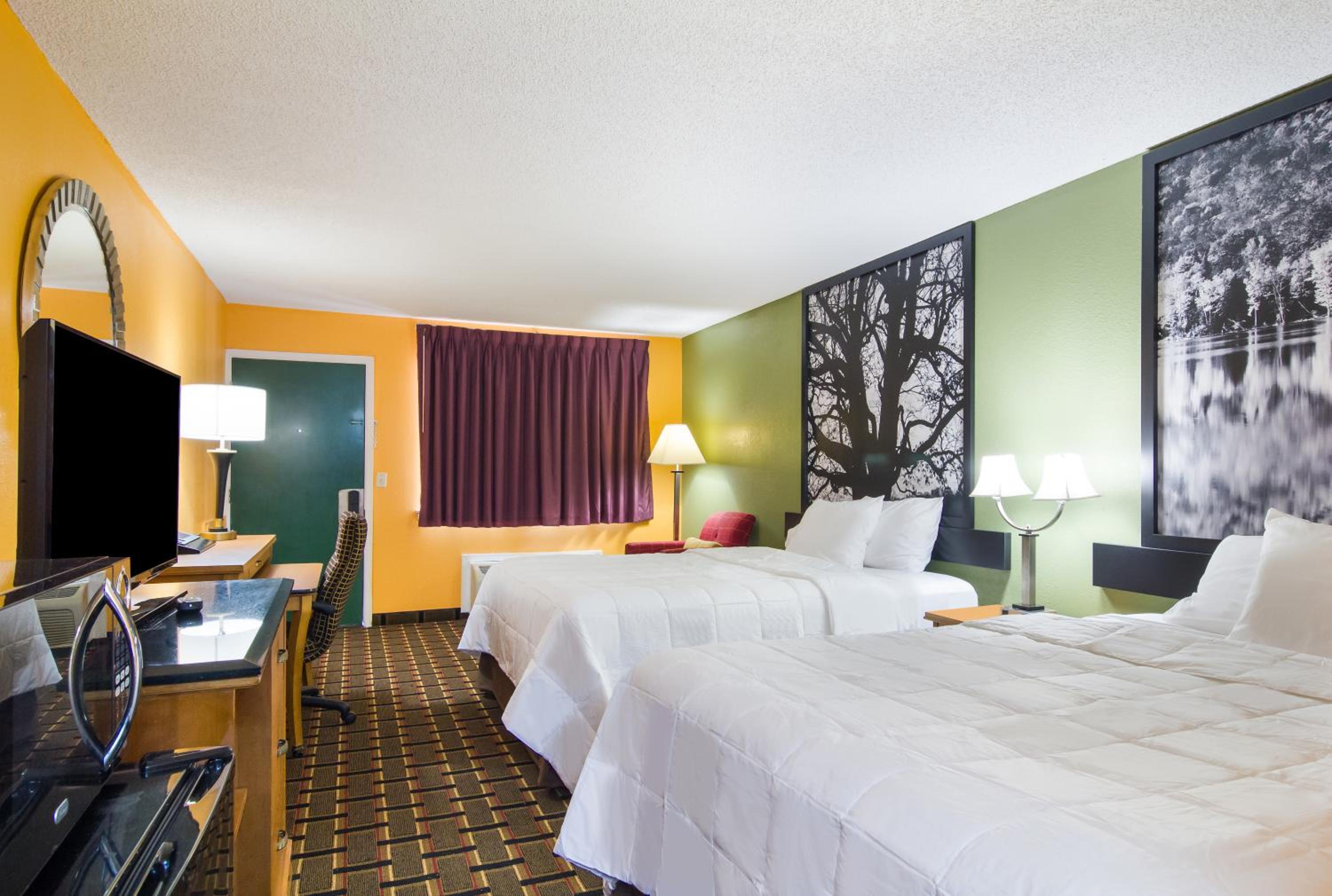 Queen Room with Two Queen Beds - Non-Smoking - Photo 1