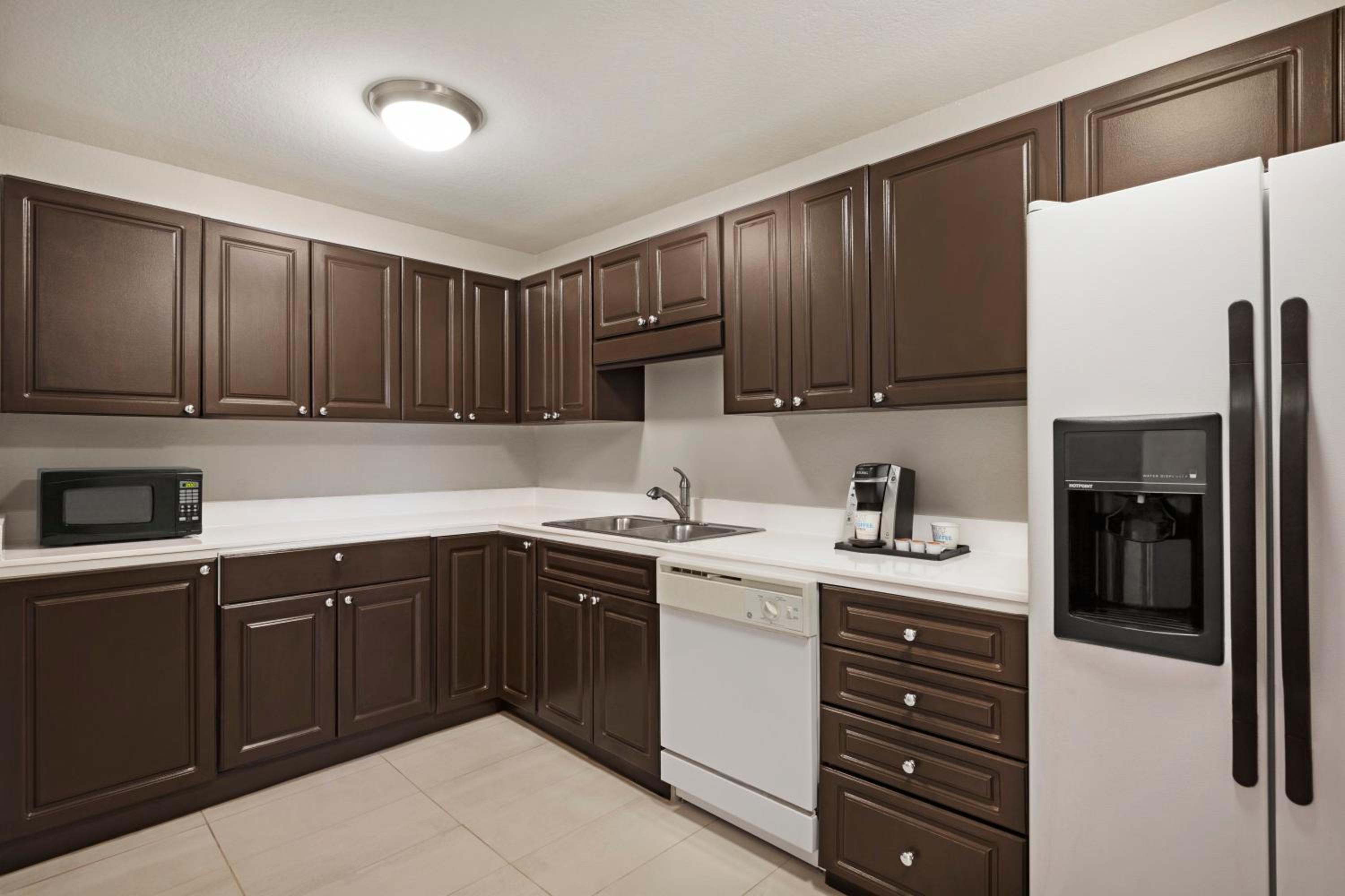 One-Bedroom King Suite - Photo 3
