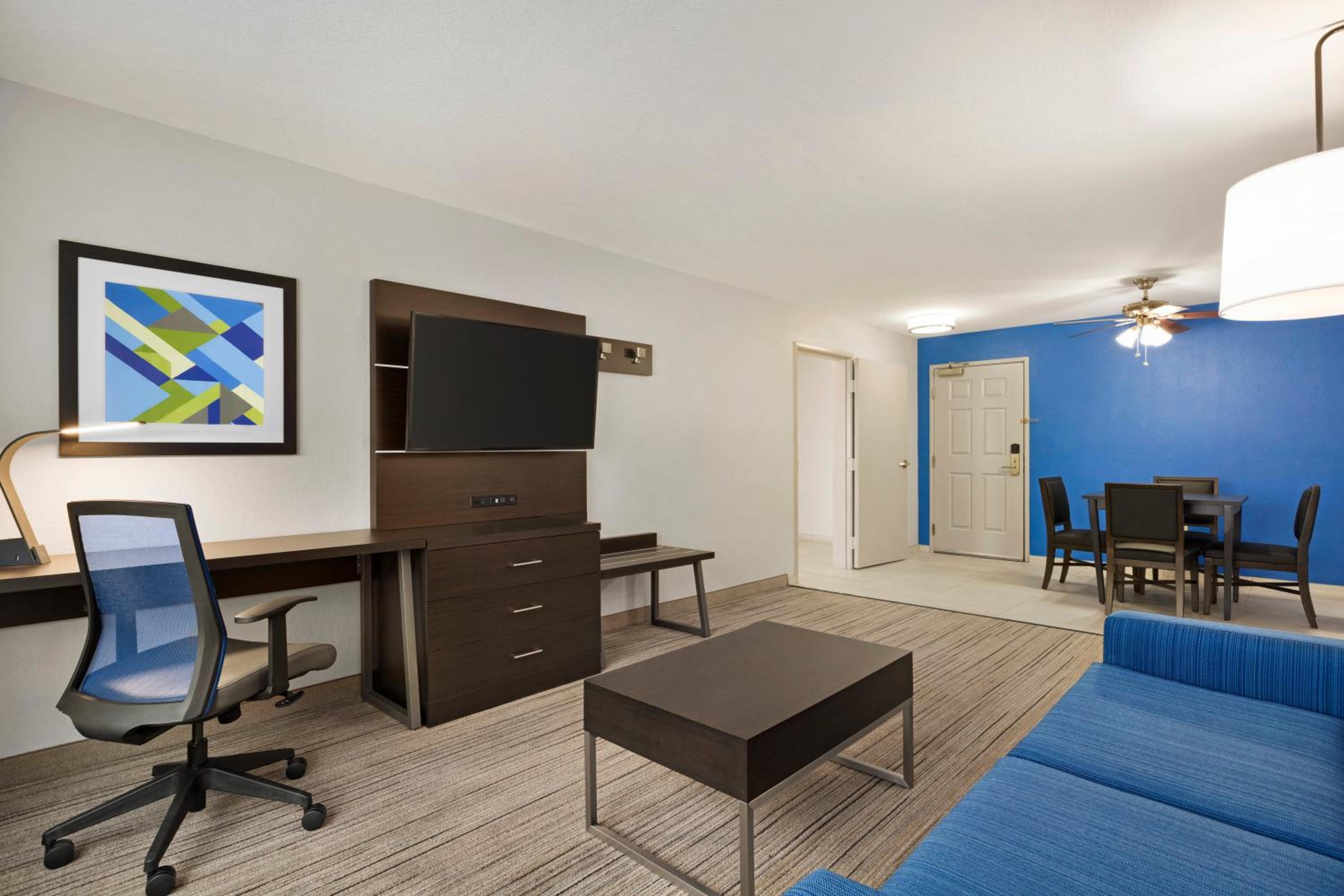 One-Bedroom King Suite - Photo 1