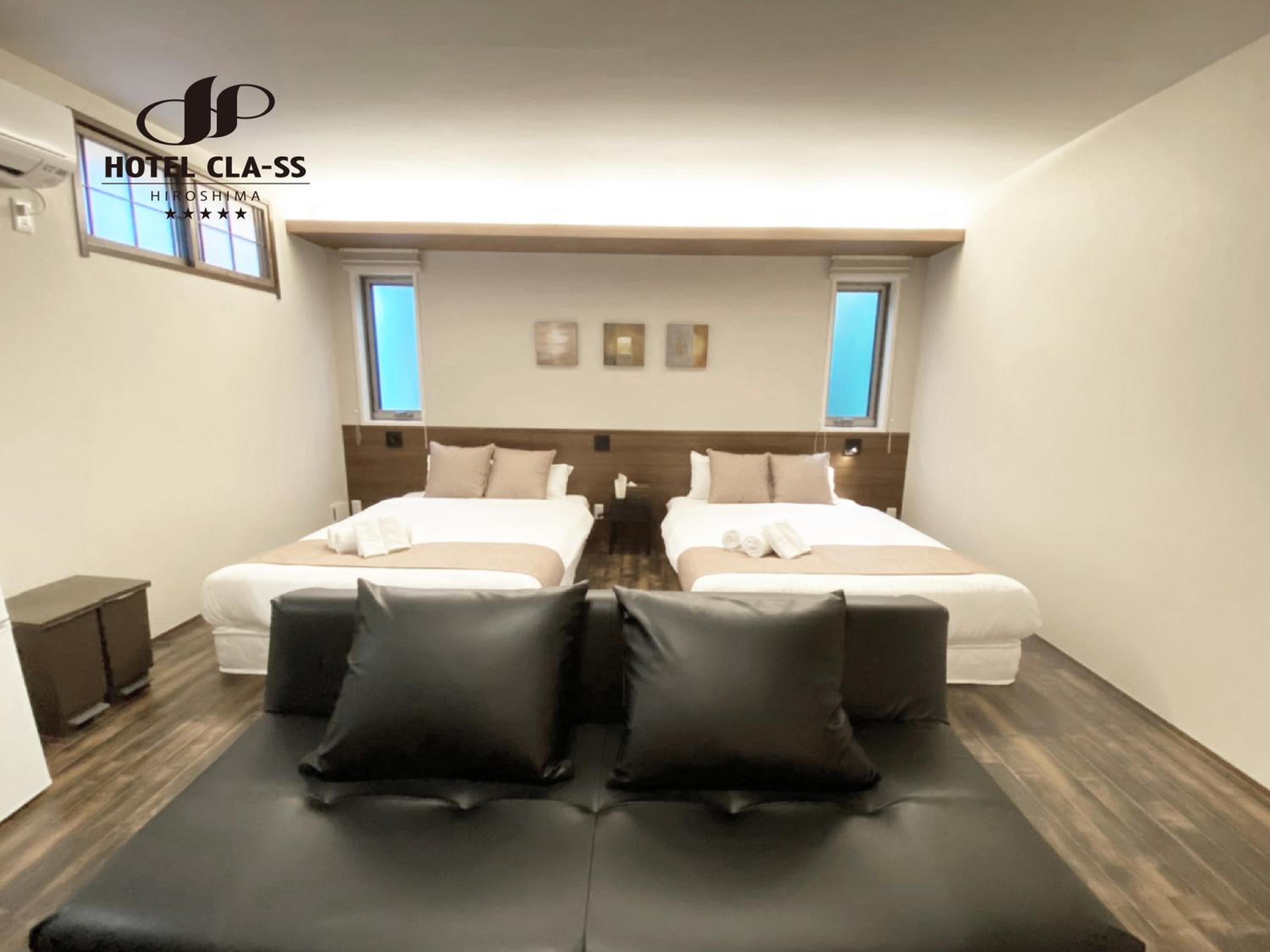Deluxe Family Room - Photo 14