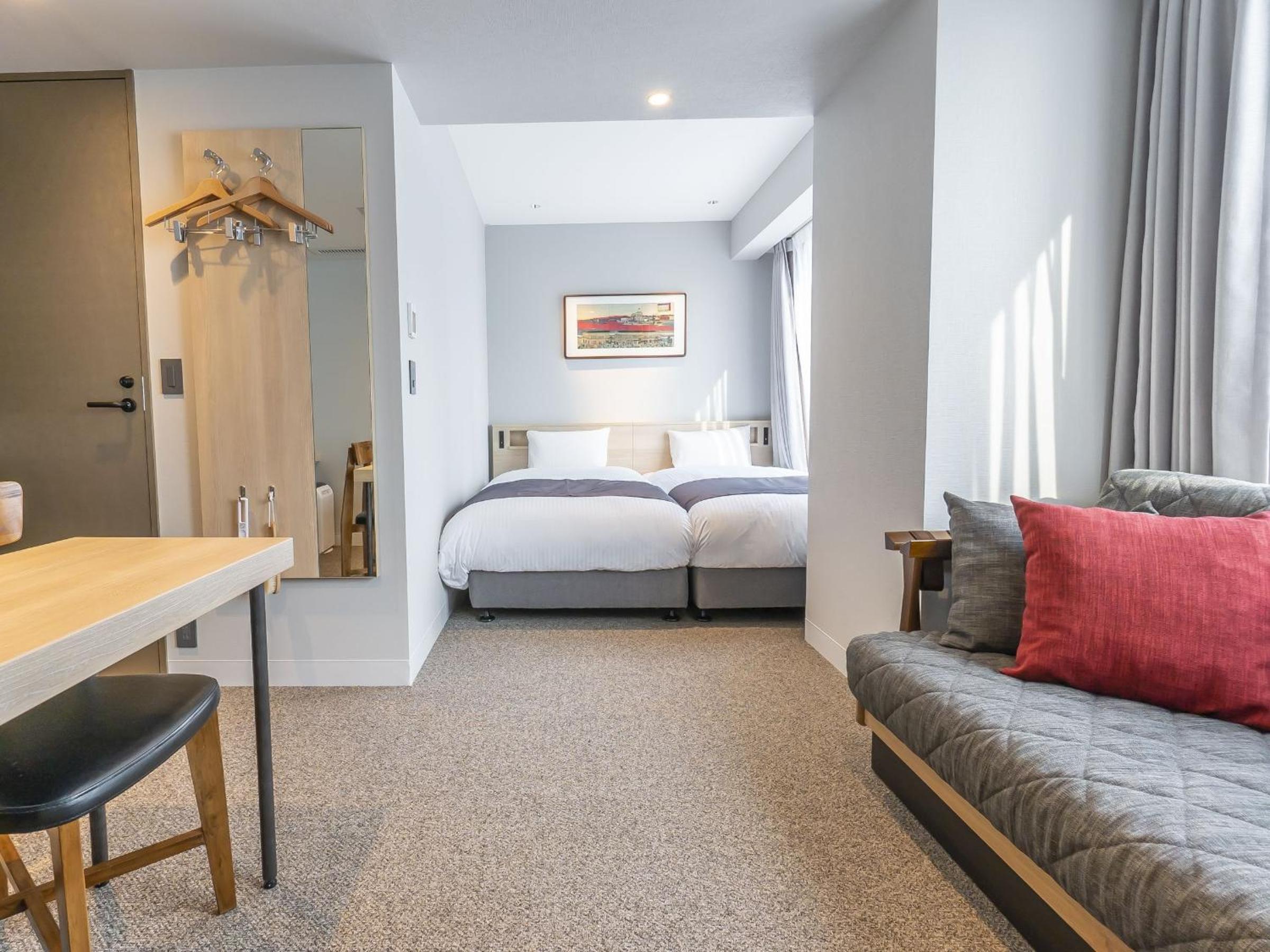Triple Room - Non-Smoking - No Cleaning photo 2