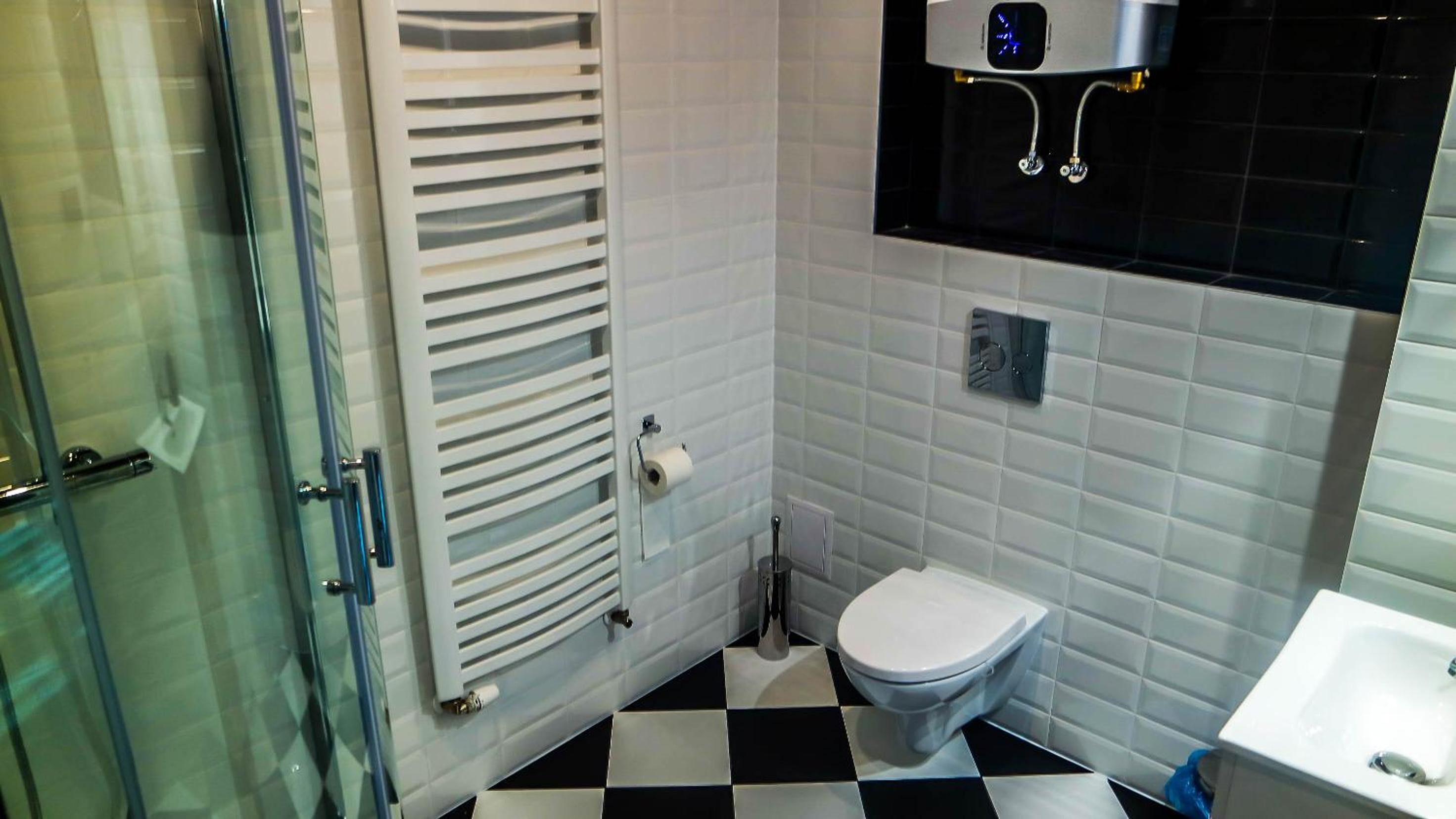 Deluxe Double Room with Shower - Photo 4
