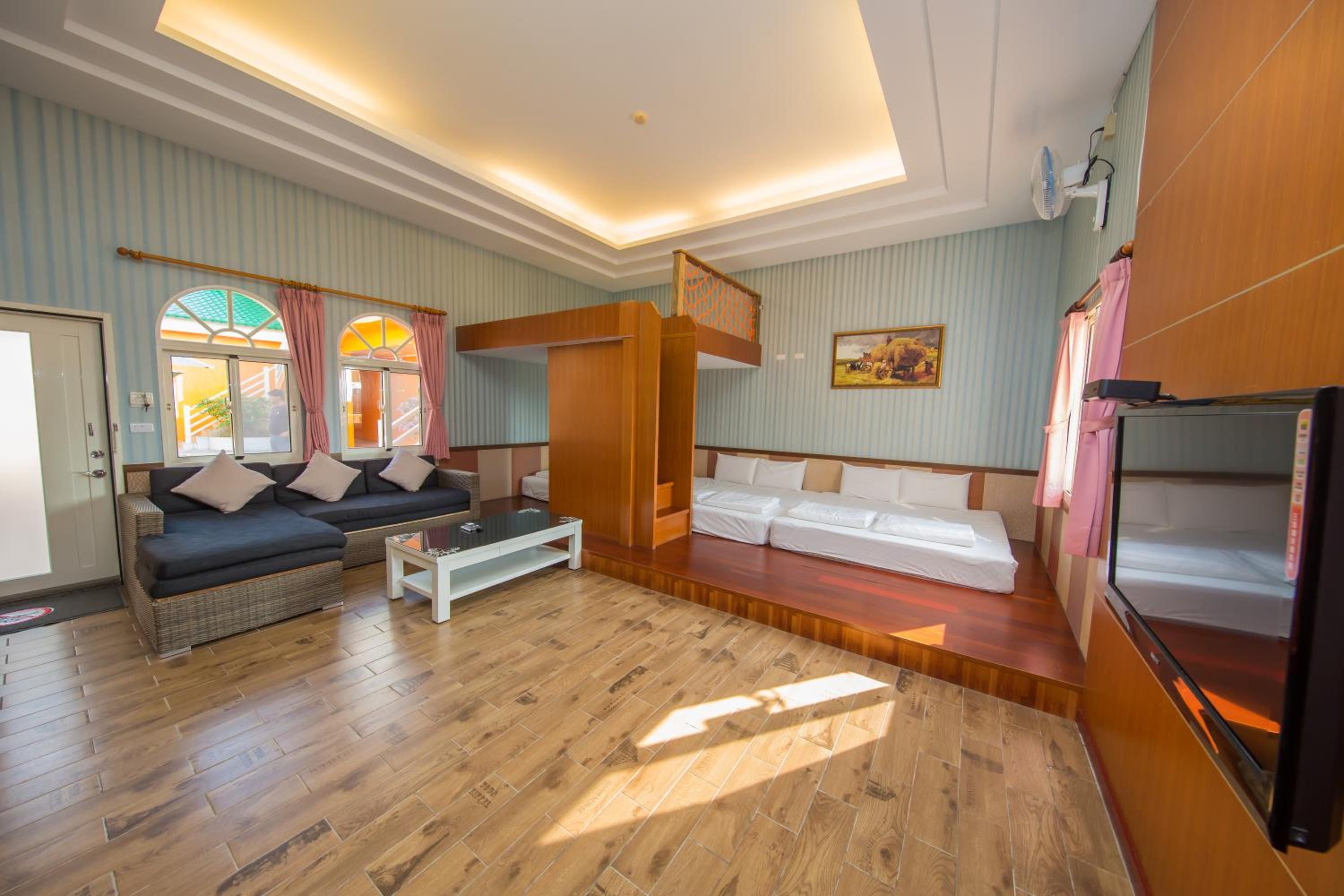 Deluxe Family Suite photo 2