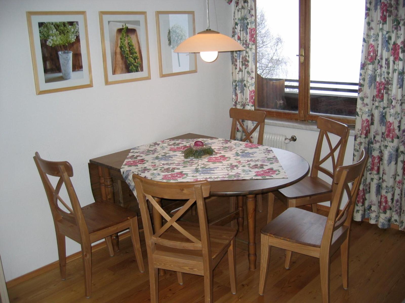 Three-Bedroom Apartment with View photo 3