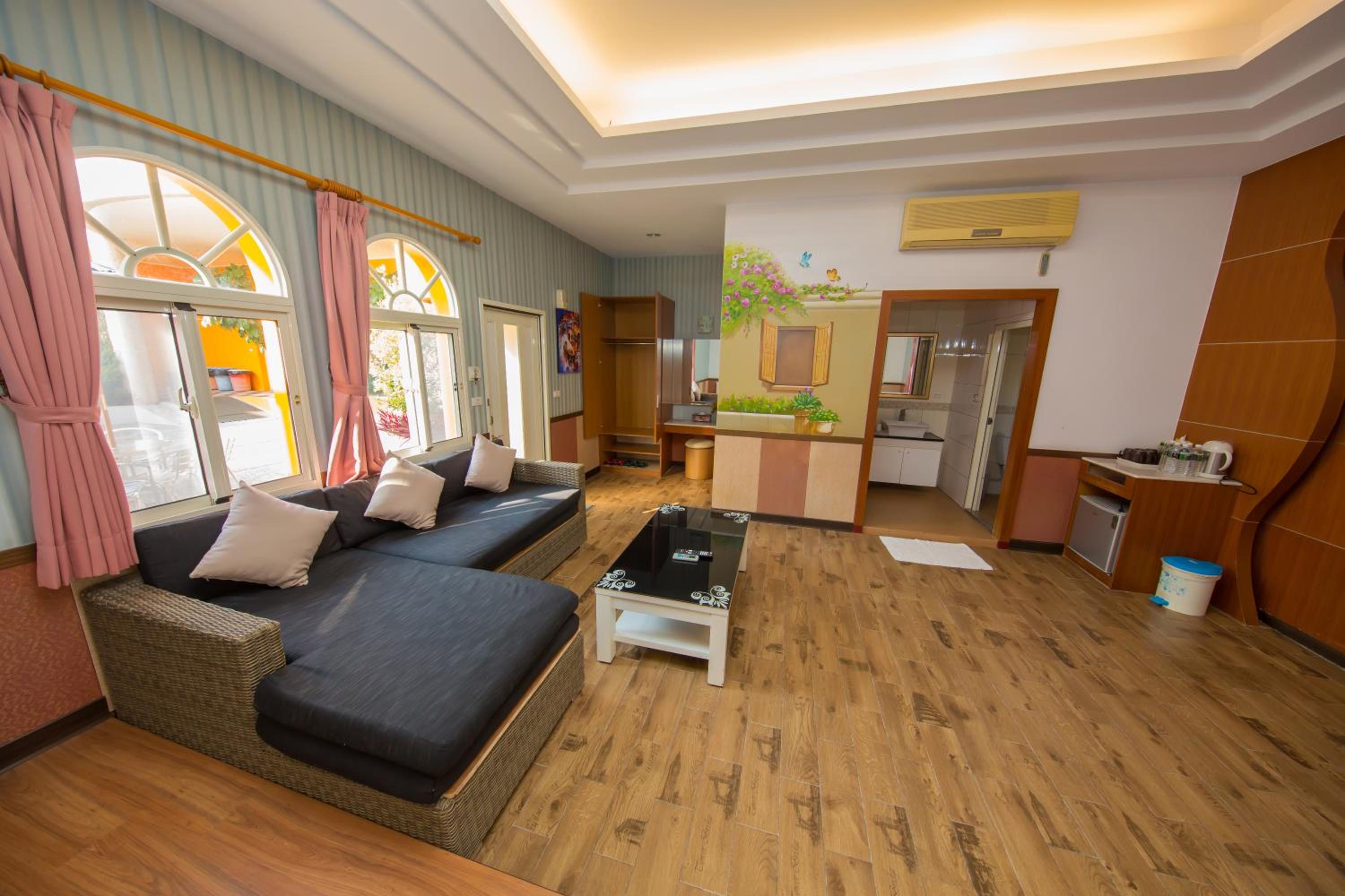 Family Room with Garden View photo 3