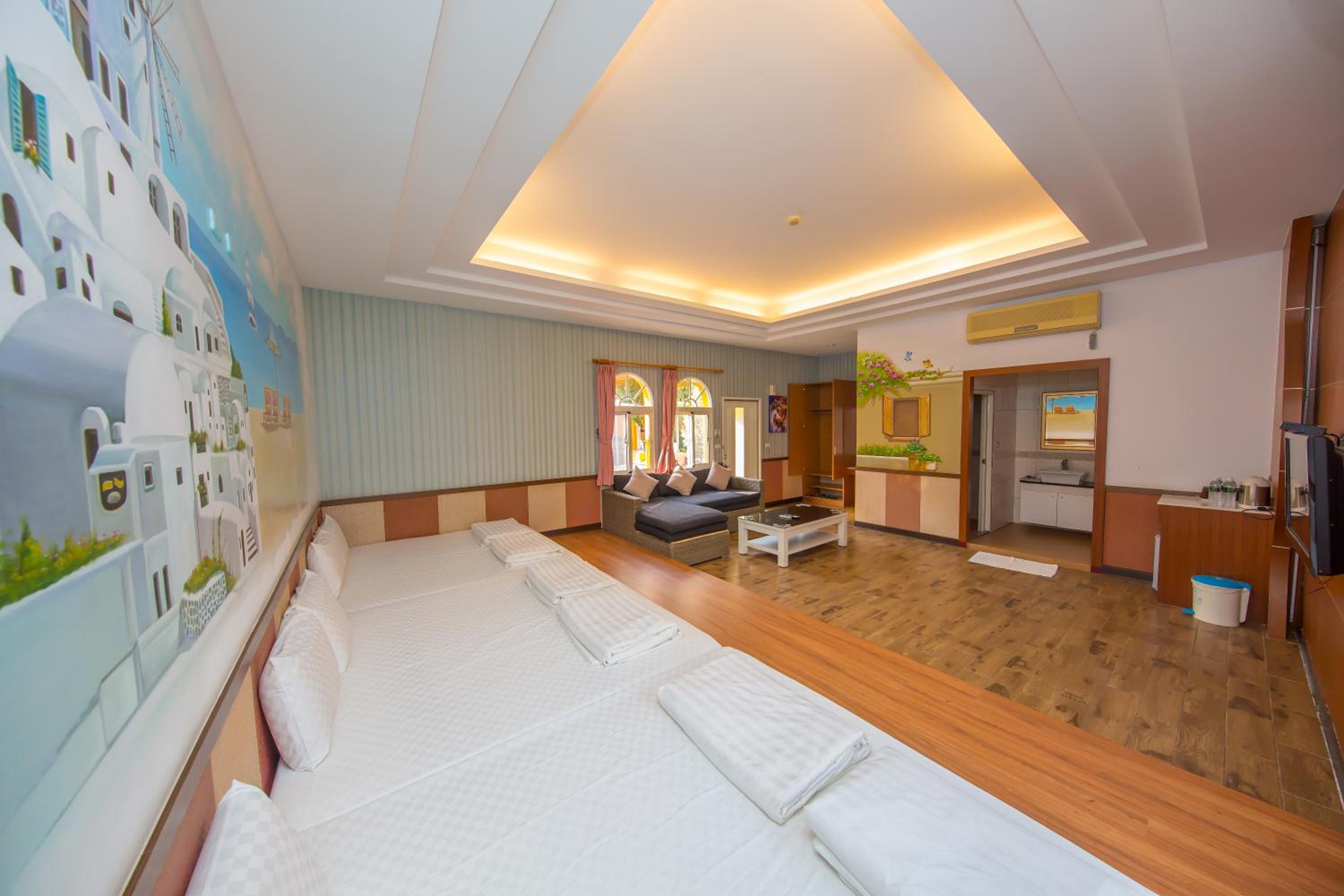 Family Room with Garden View photo 2