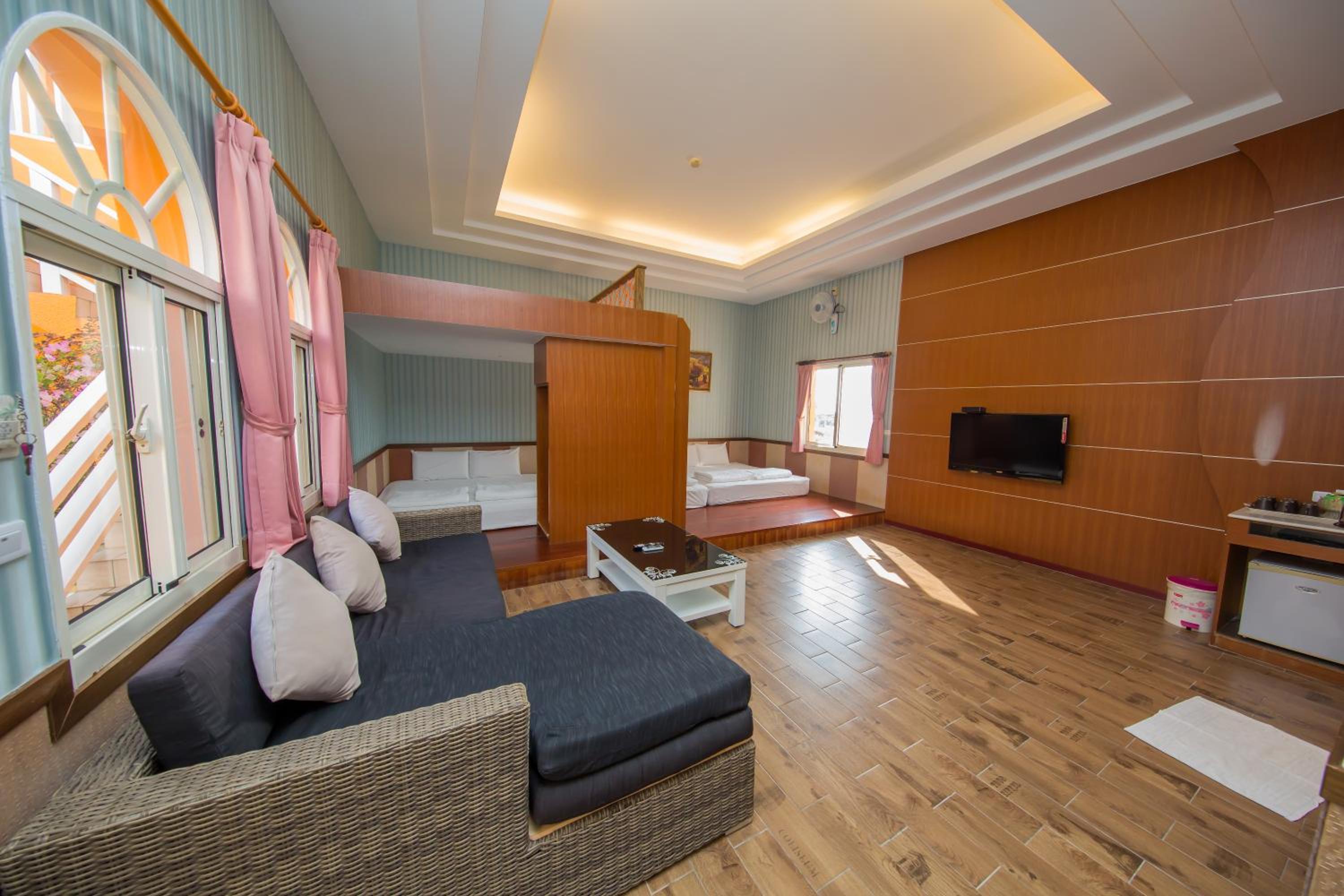 Deluxe Family Suite photo 1