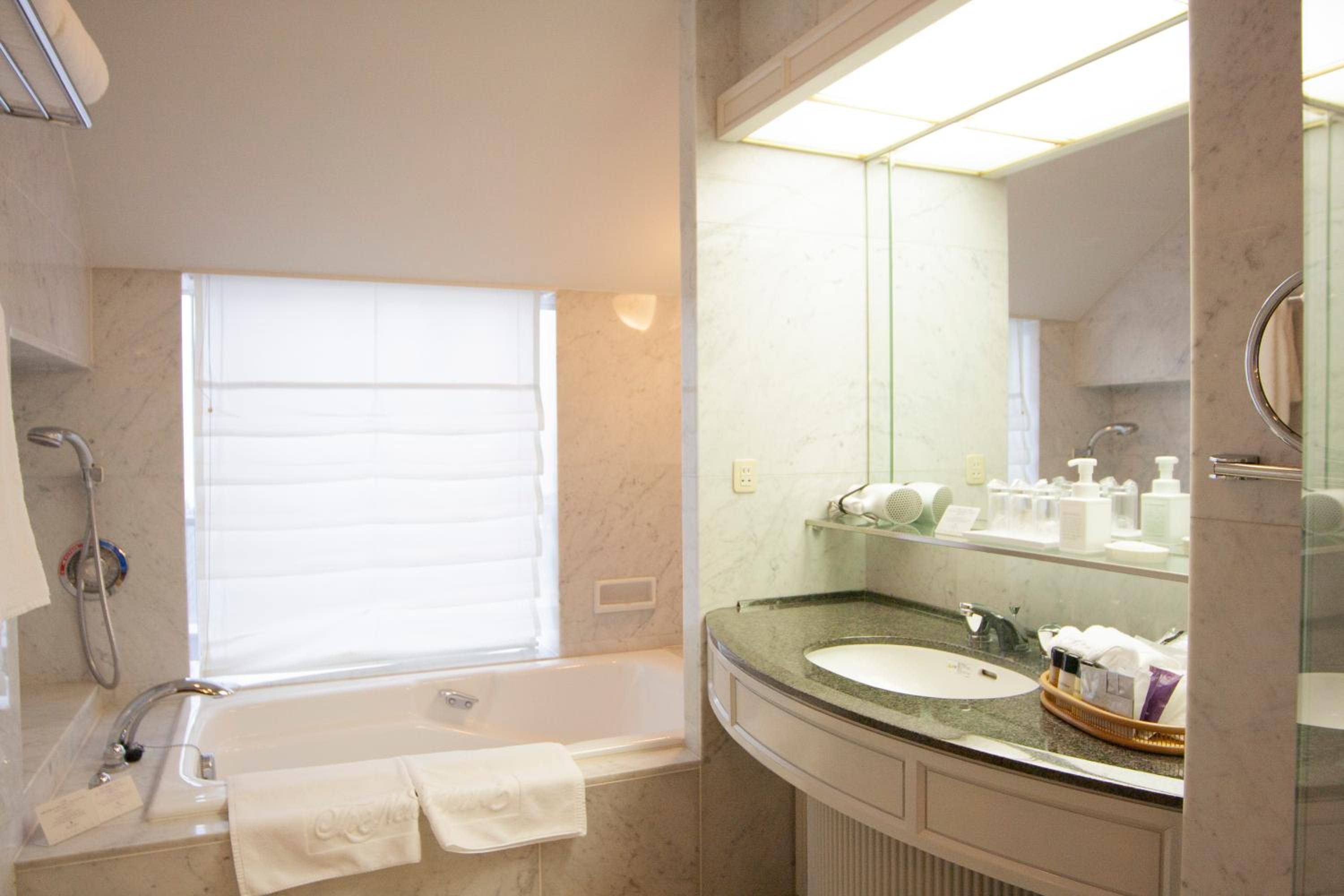 Junior Suite Twin - Non-Smoking - Photo 4