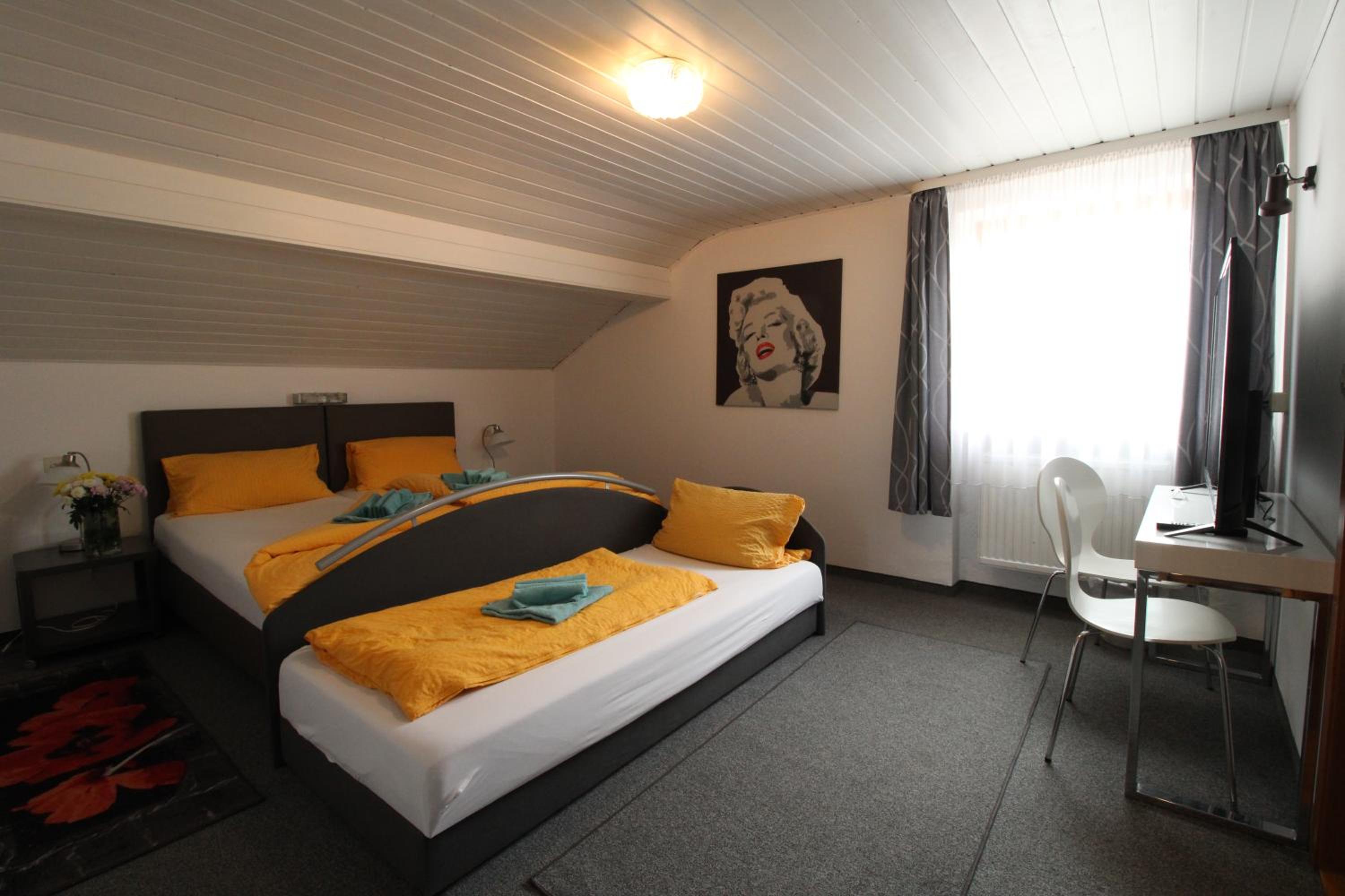 Triple Room with Bathroom photo 2