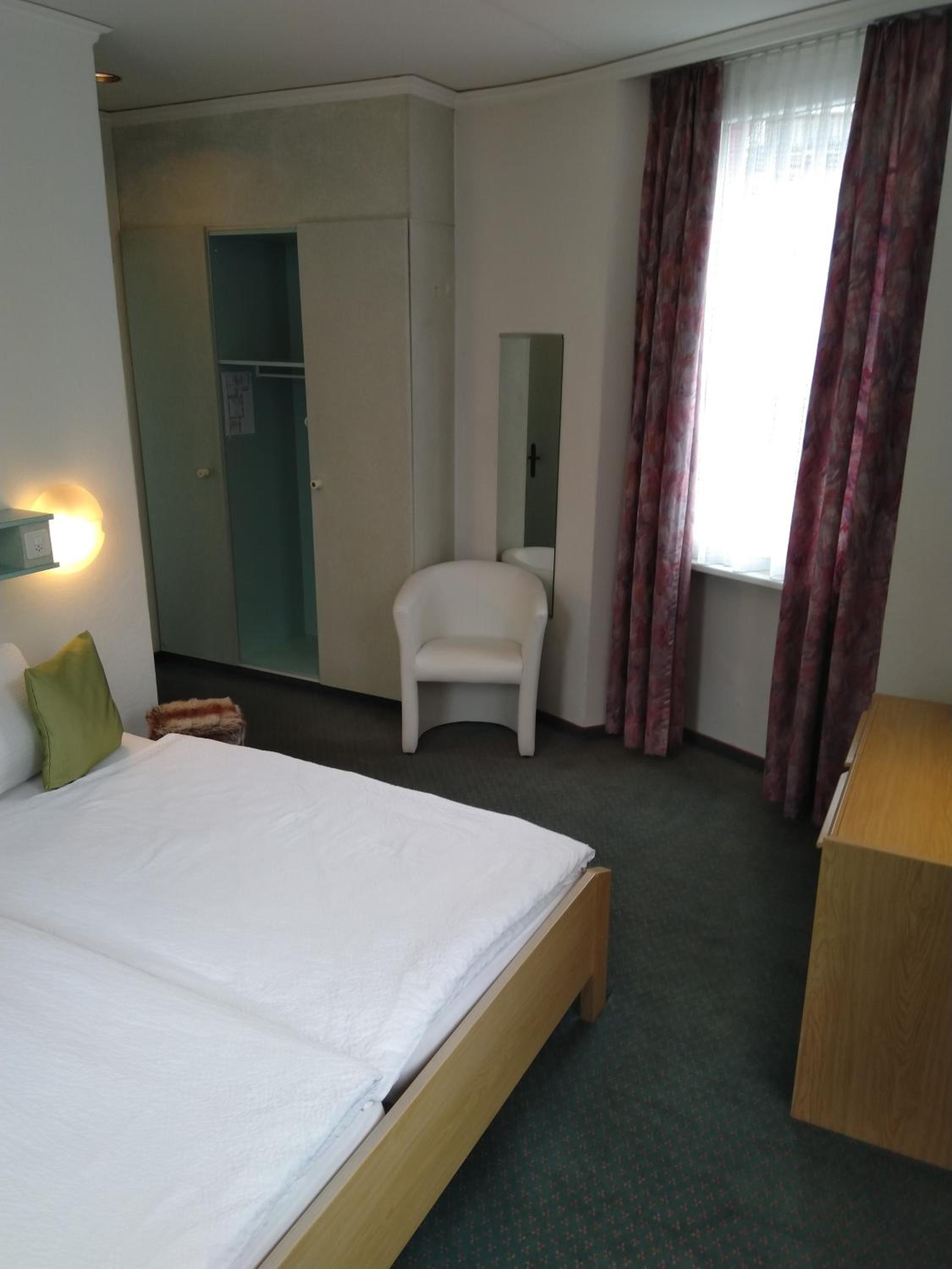 Standard Double Room - Photo 4