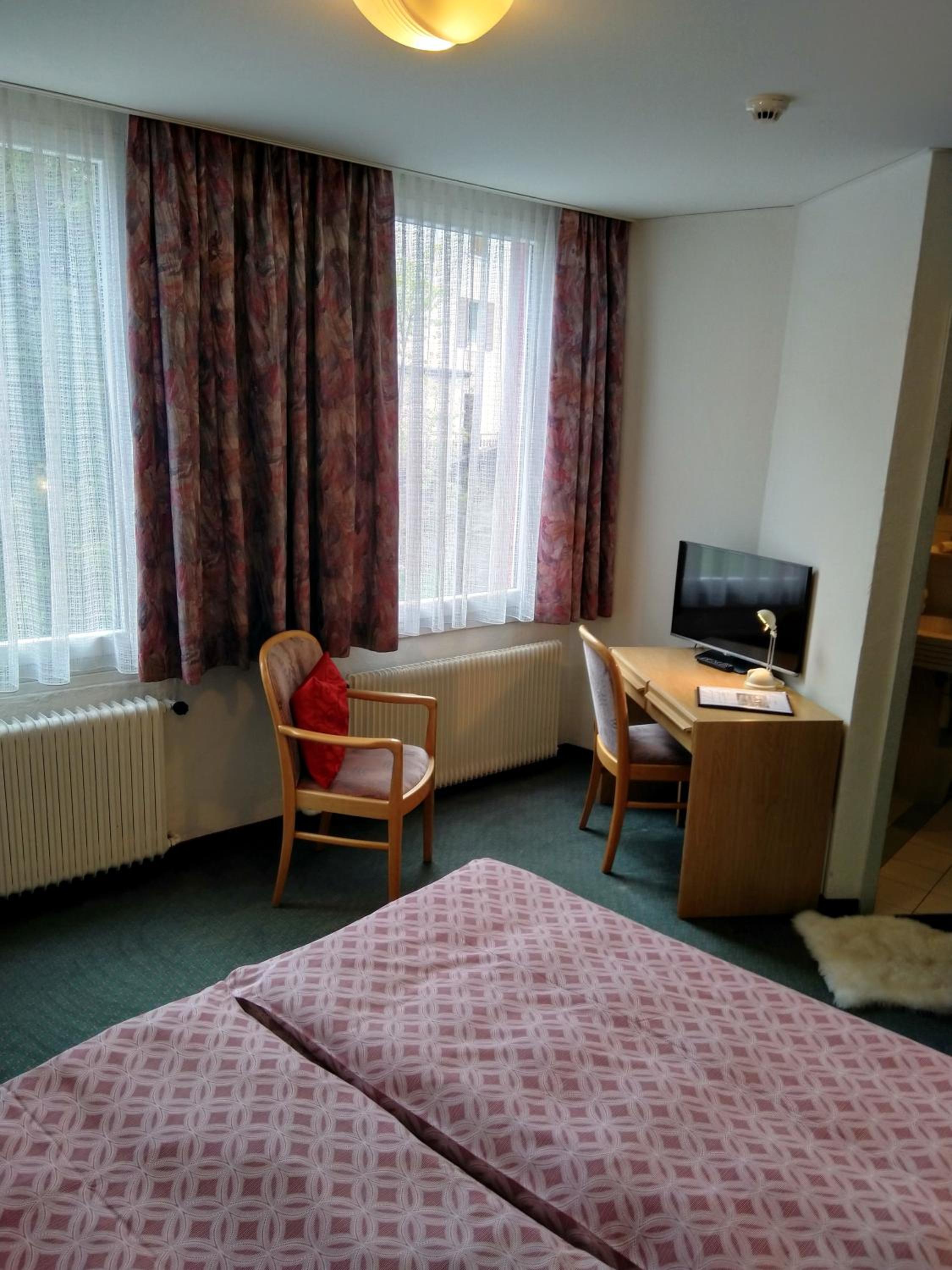 Standard Double Room - Photo 11