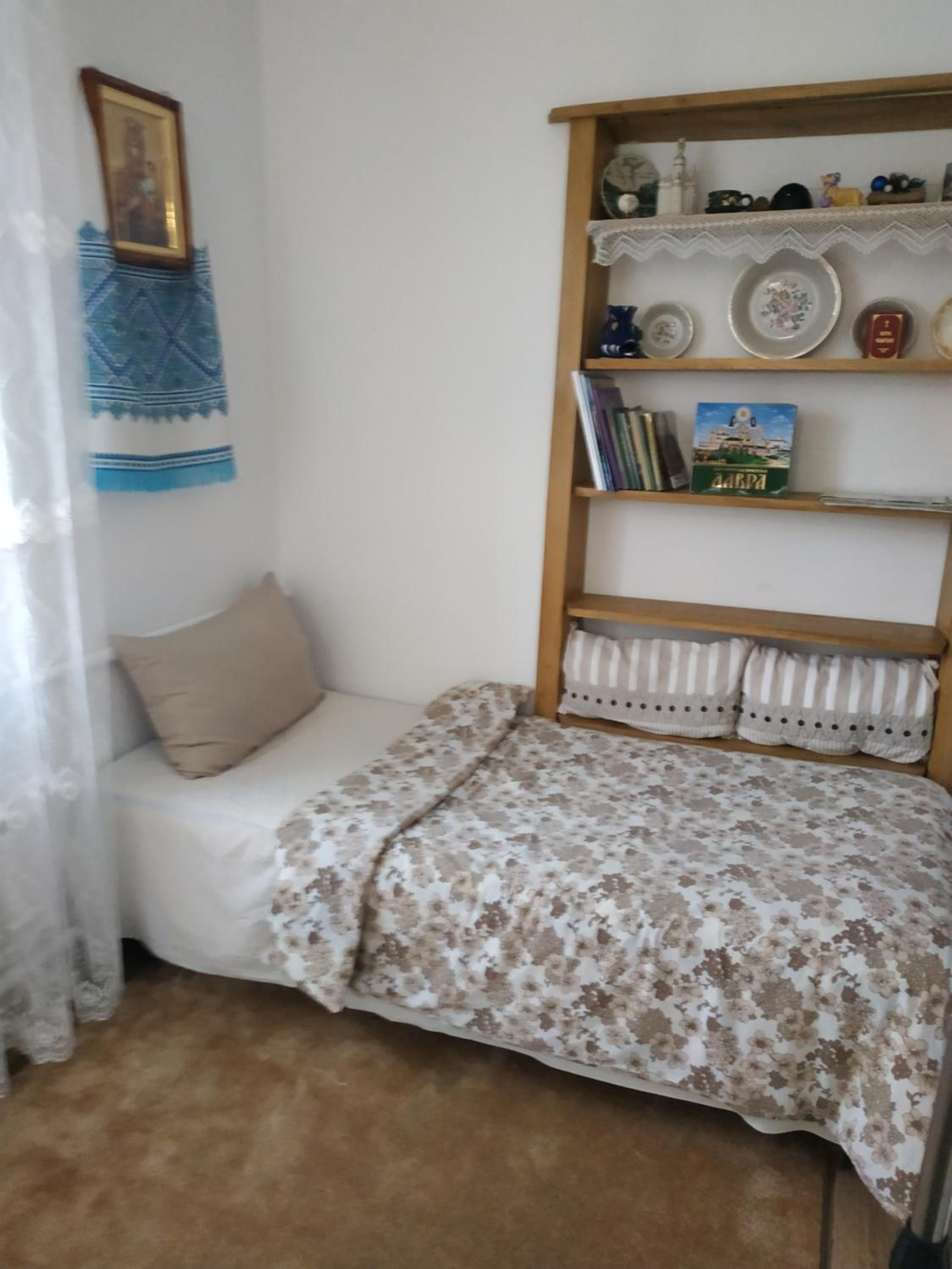 Economy Triple Room with Shared Bathroom photo 3