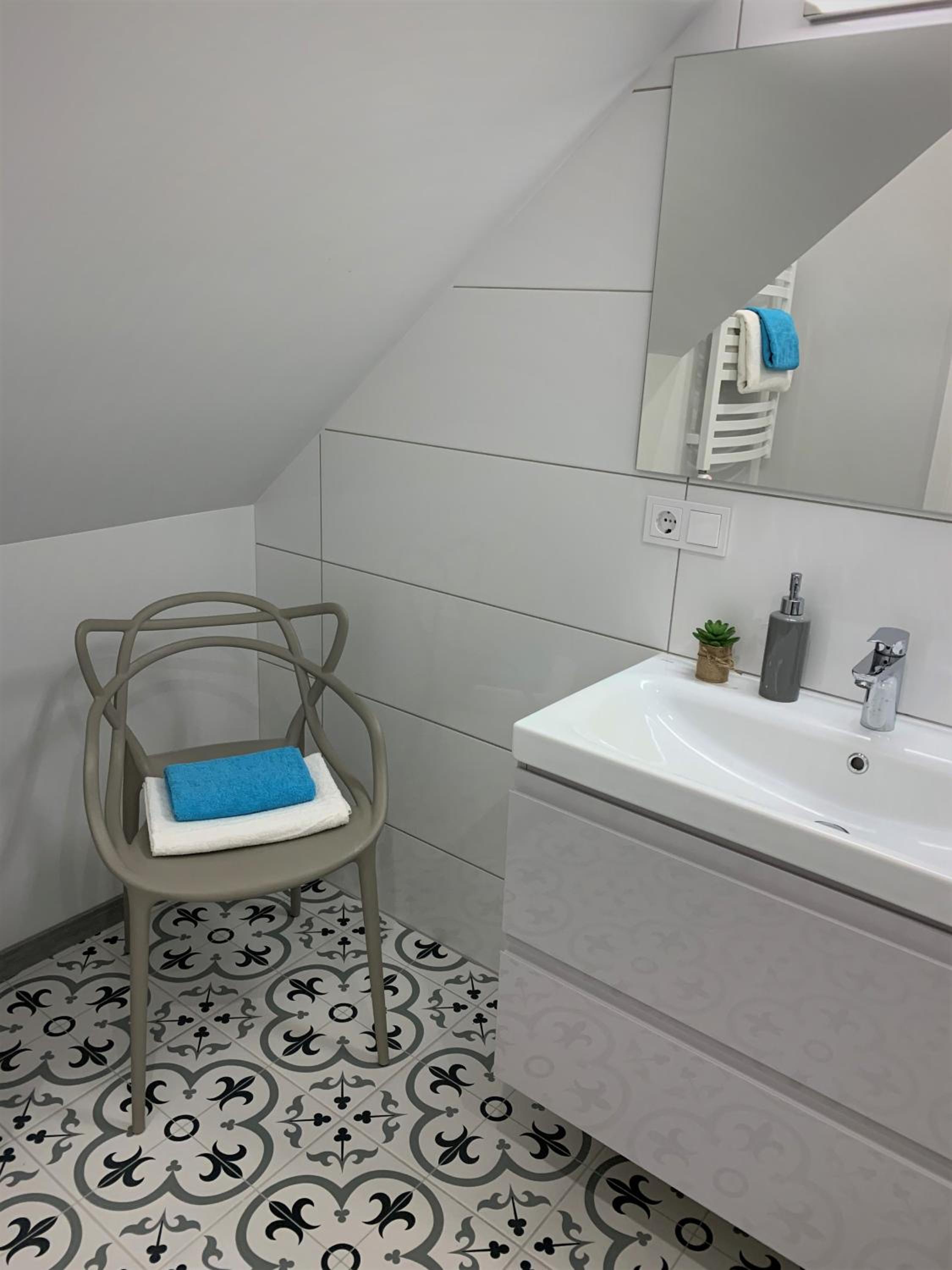Two-Bedroom Apartment - Photo 8