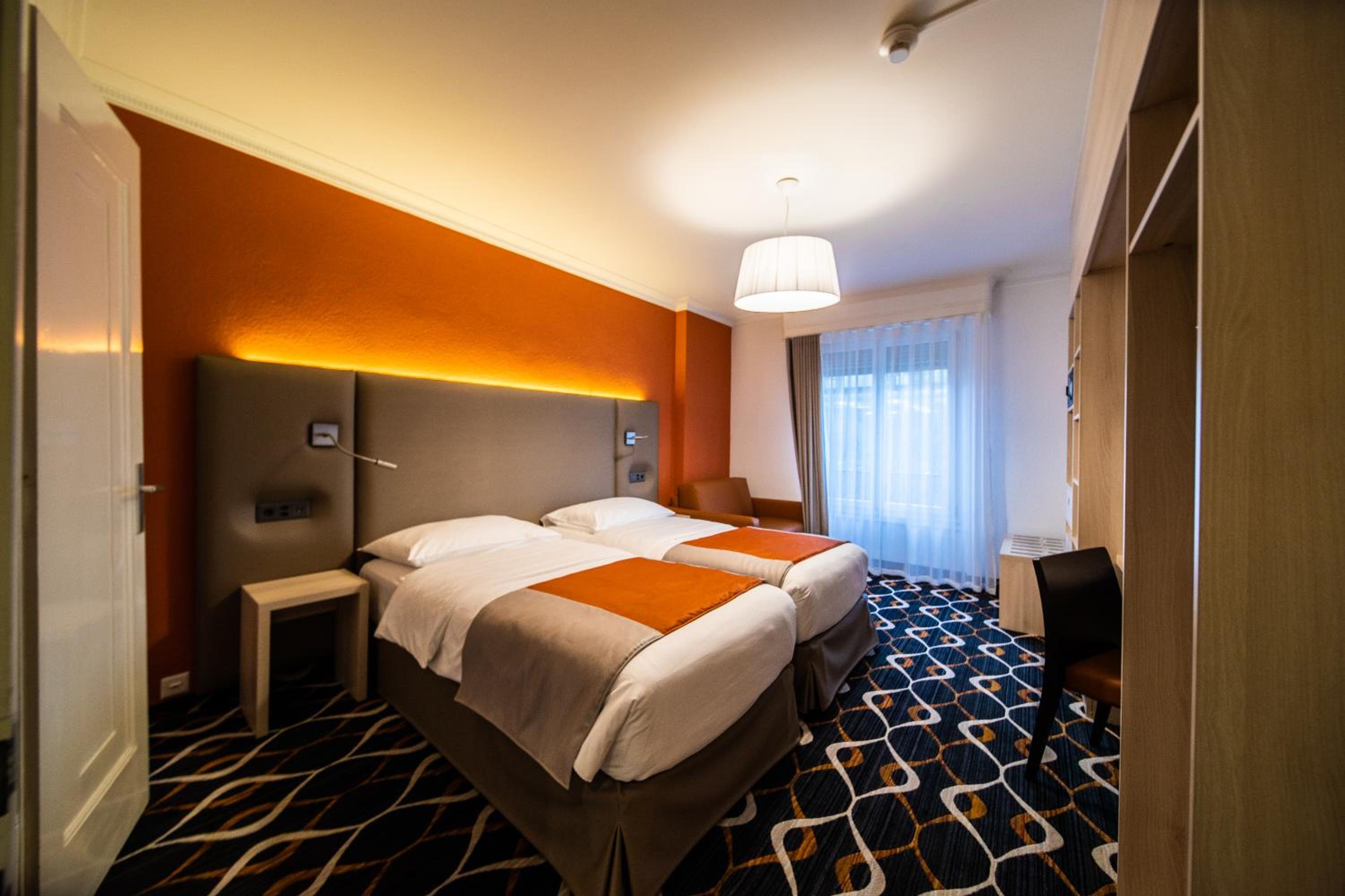 Standard Twin Room - Photo 1