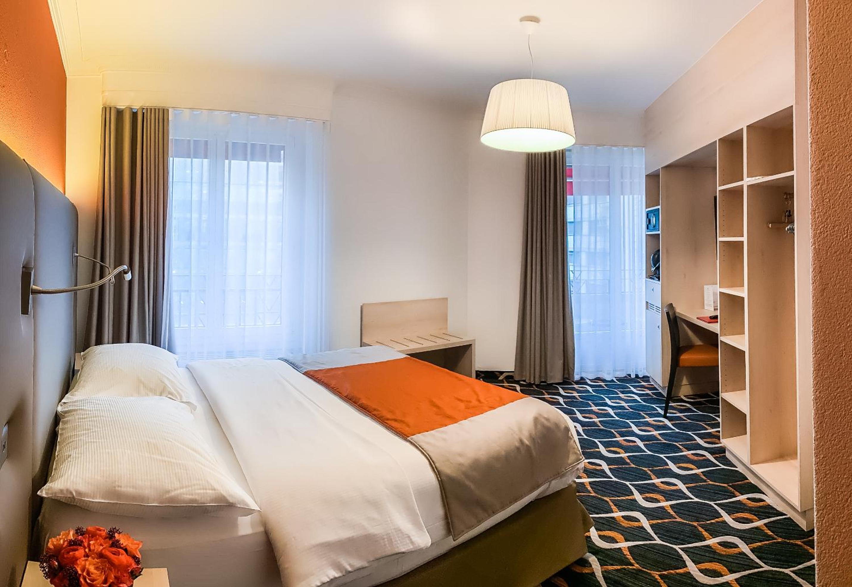 Double Room - Photo 6