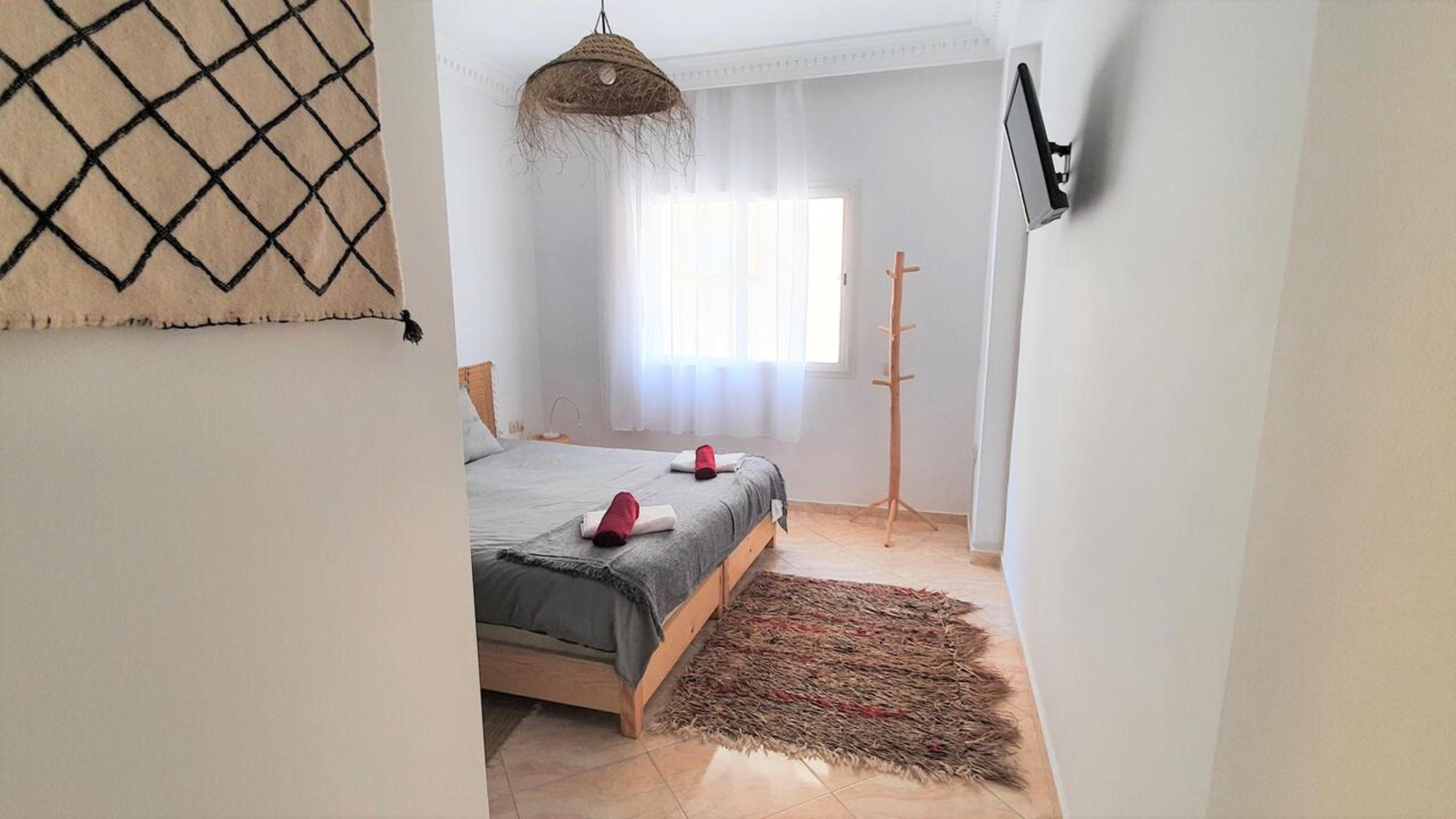 Apartment with Balcony - Photo 9