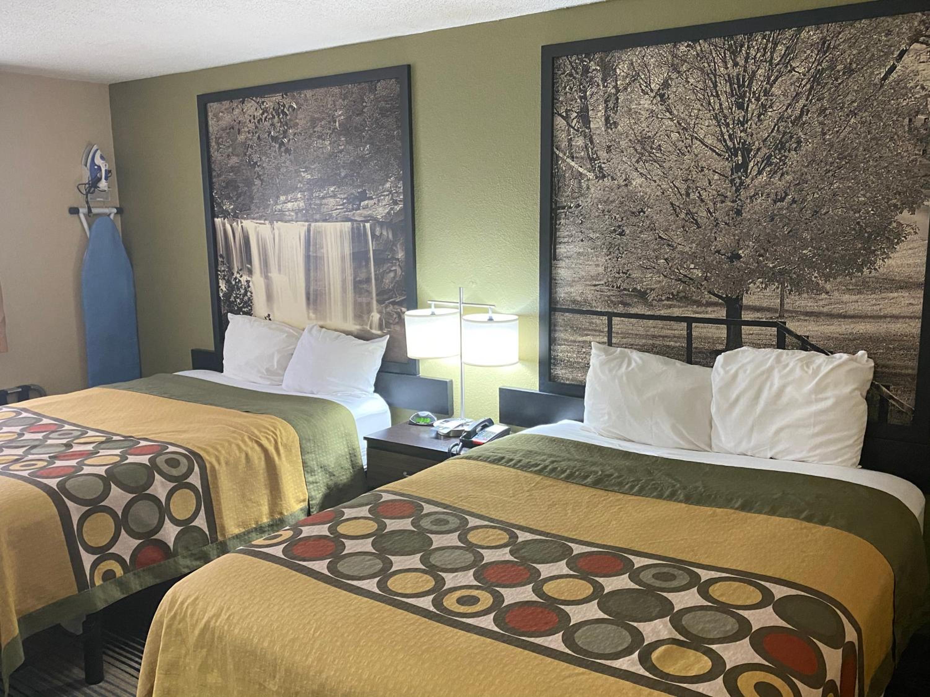 Double Room with Two Double Beds - Smoking - Photo 4