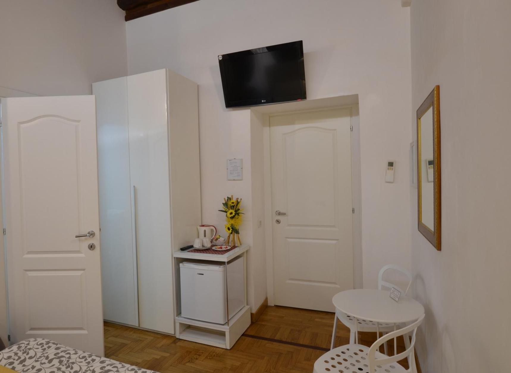 Double or Twin Room photo 2