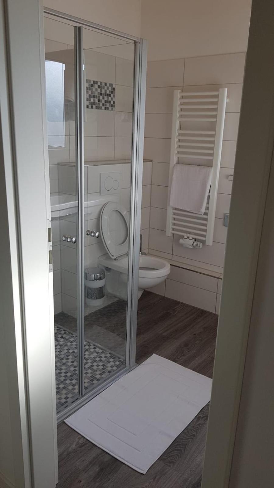 Deluxe Double Room with Shower - Photo 2