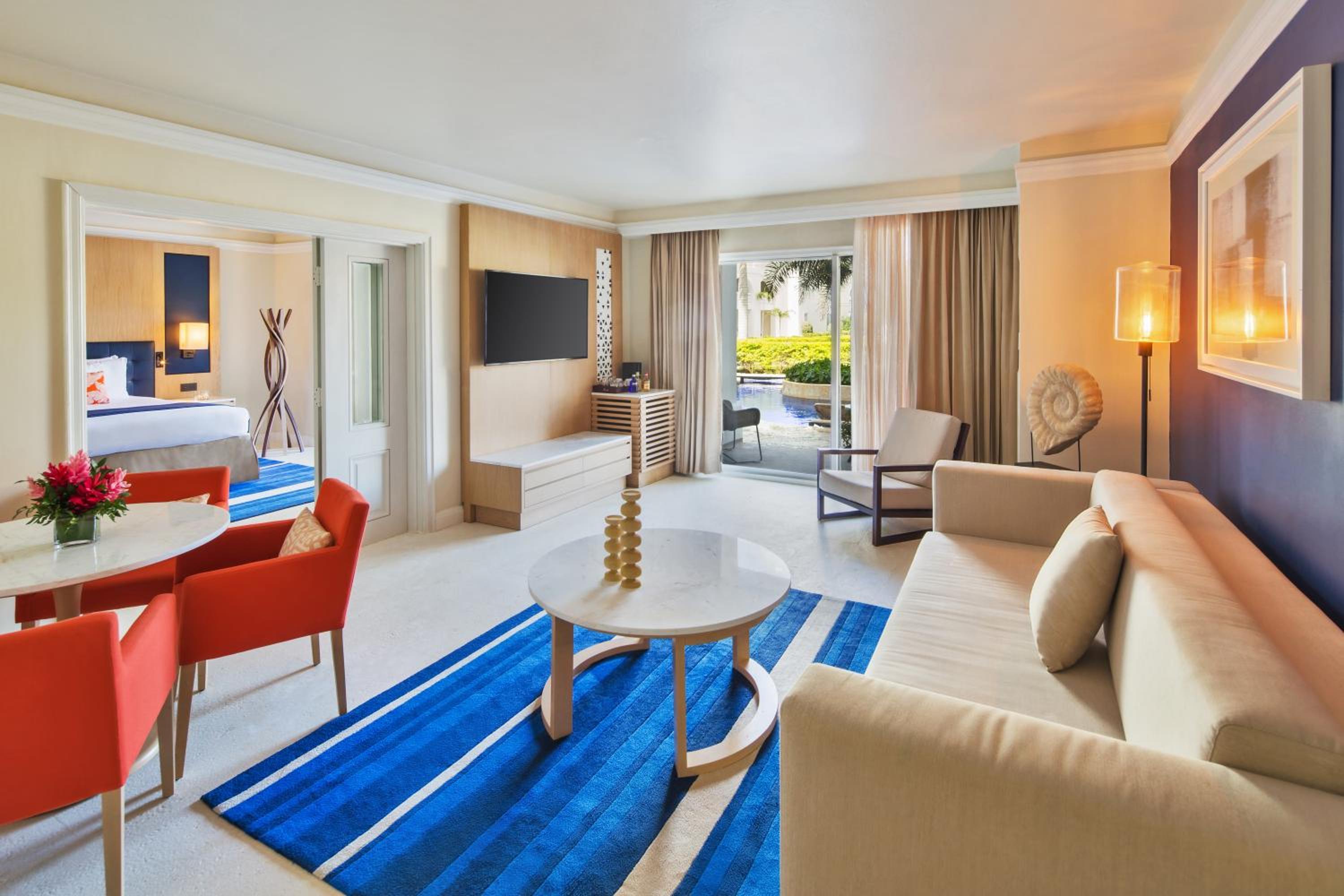 One-Bedroom Swim Up Suite