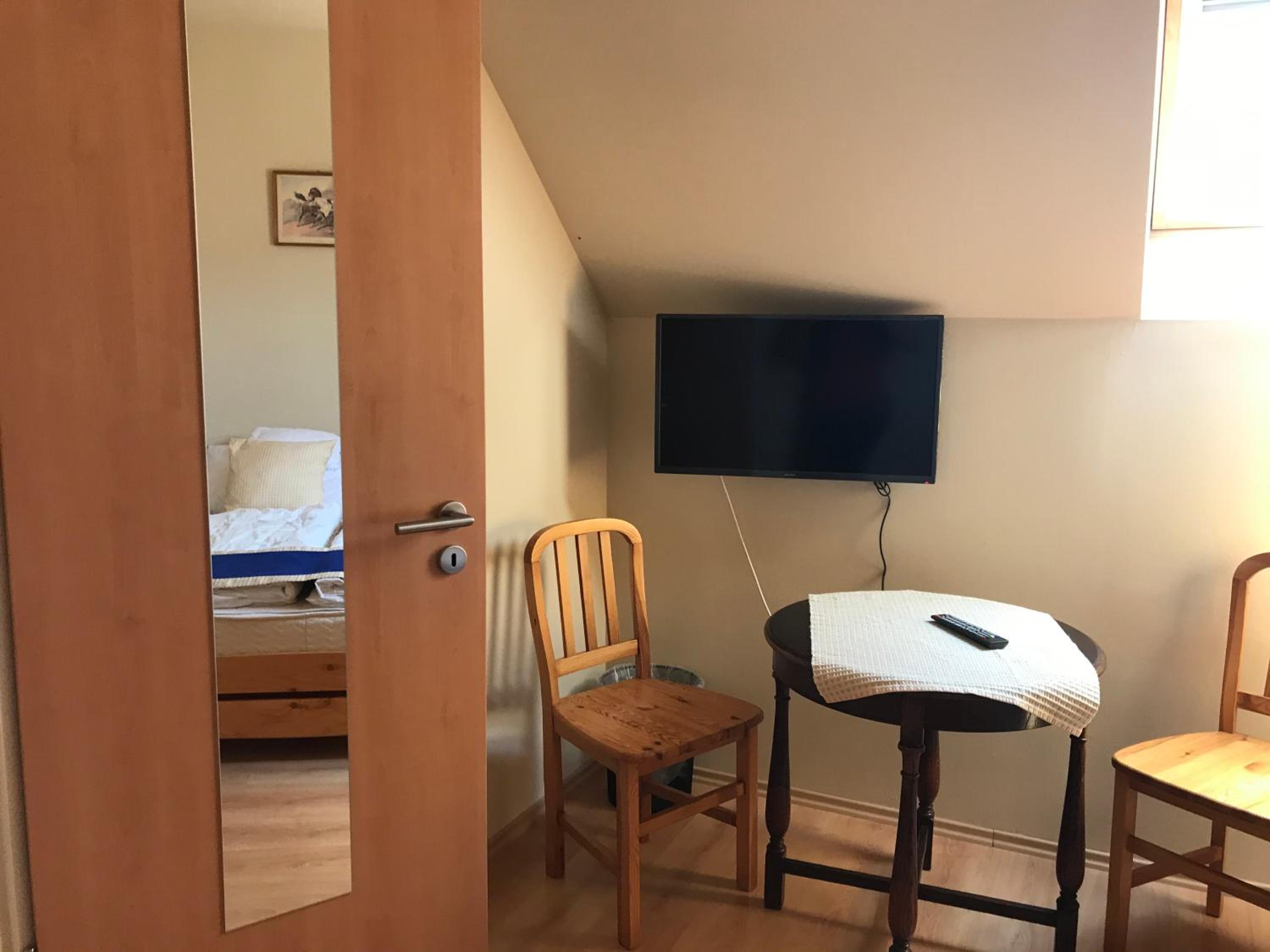 Standard Queen Room photo 2