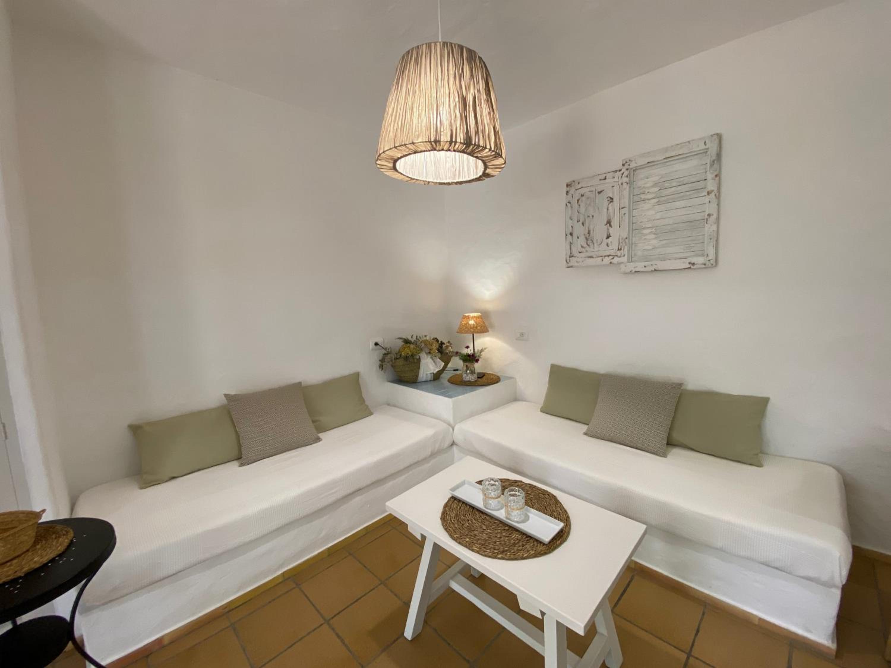 One-Bedroom Apartment - Photo 32
