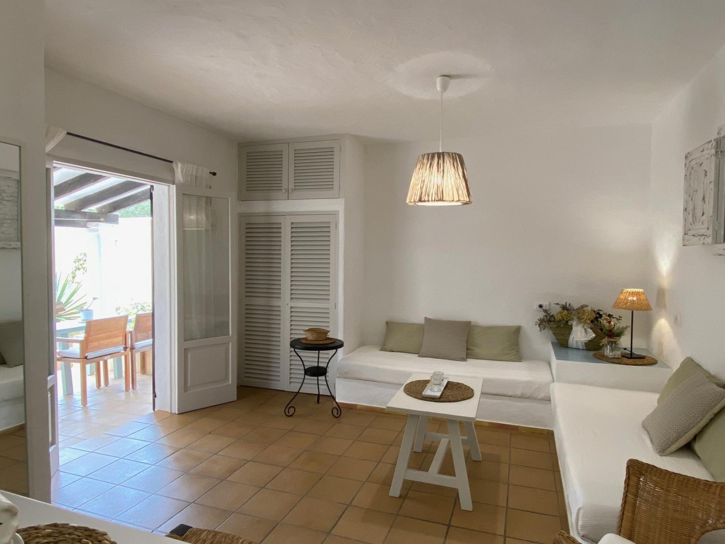 One-Bedroom Apartment - Photo 3