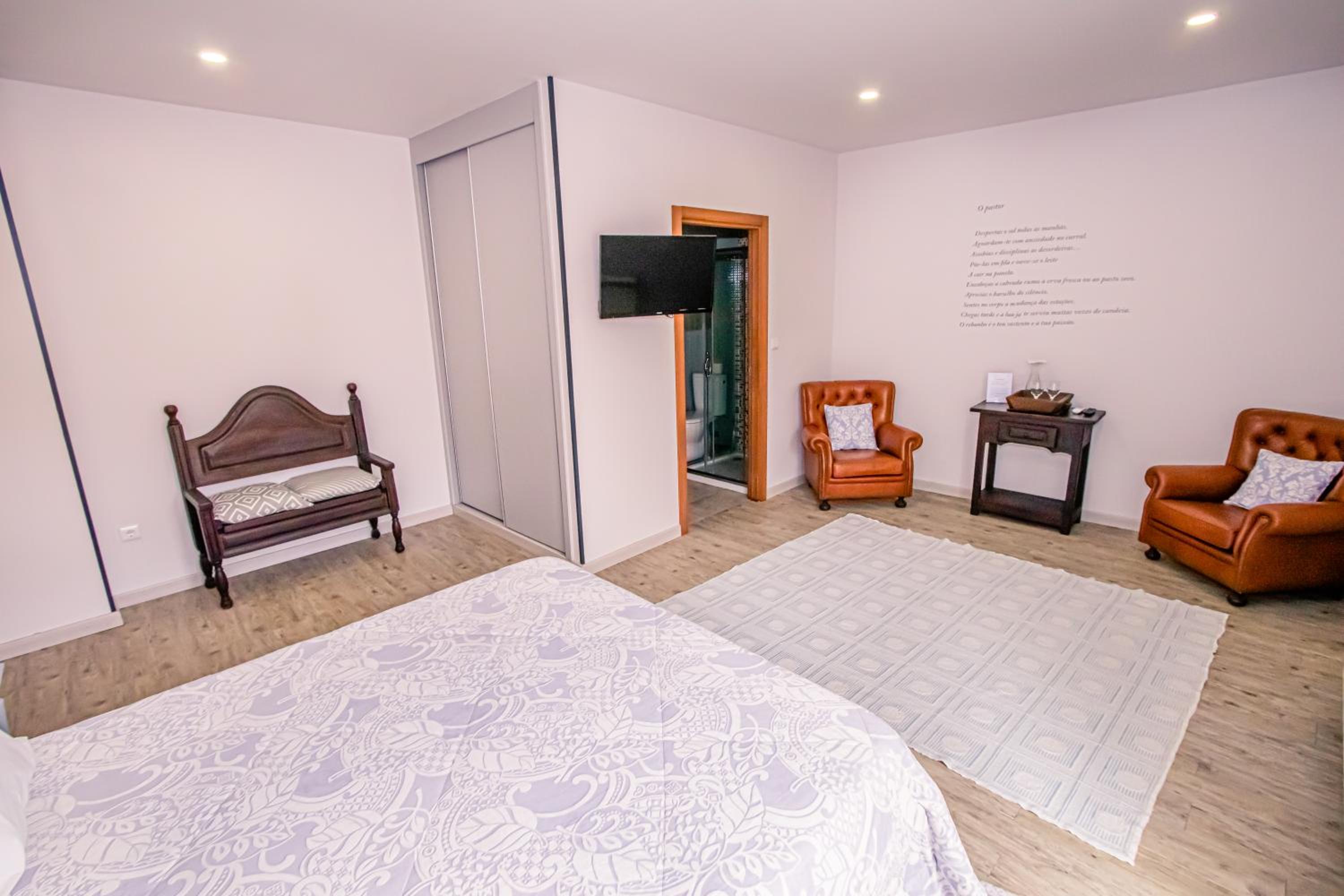 Family Room with Private Bathroom - Photo 12
