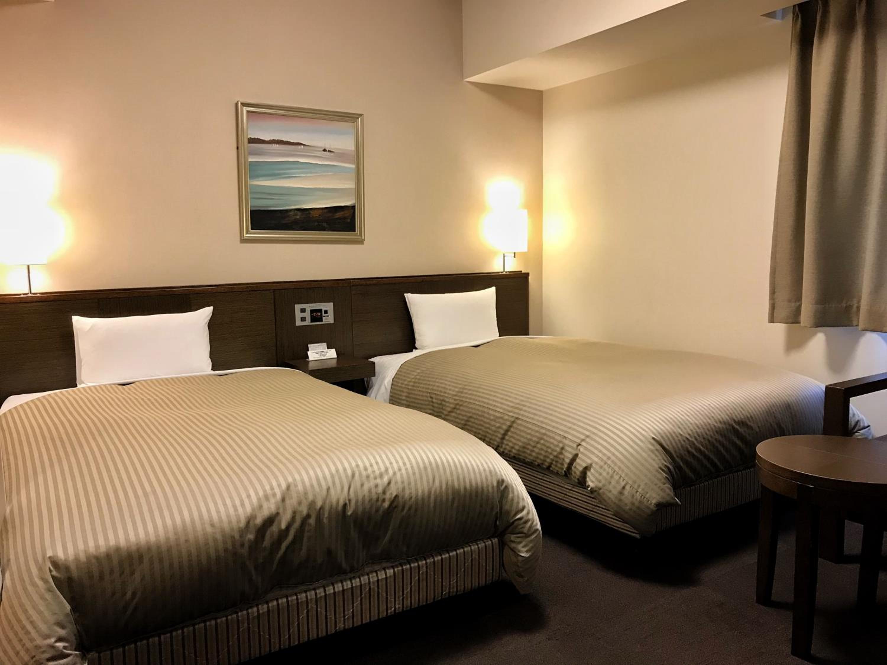 Twin Room - Smoking - Photo 10
