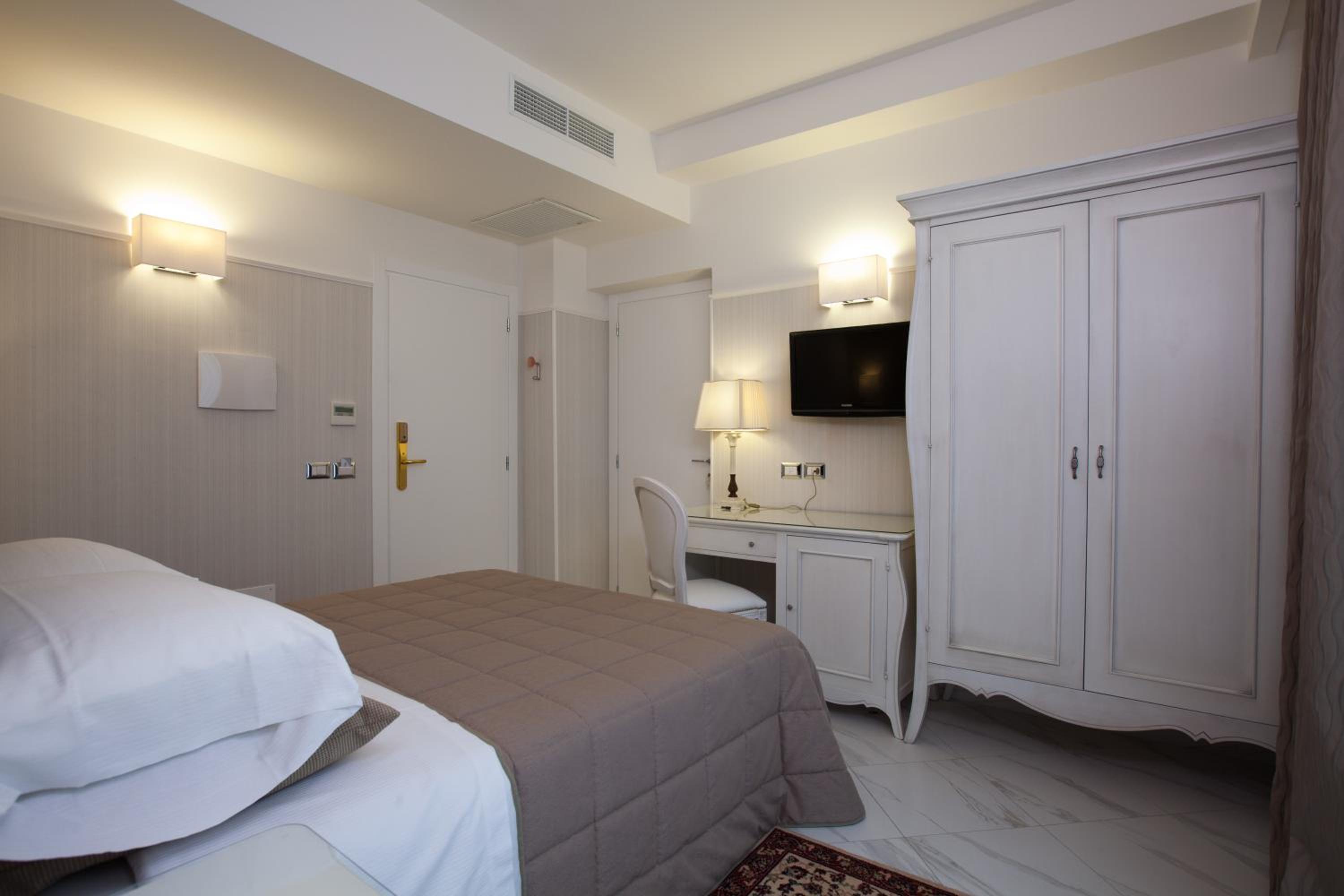 Double or Twin Room with Spa Access photo 1
