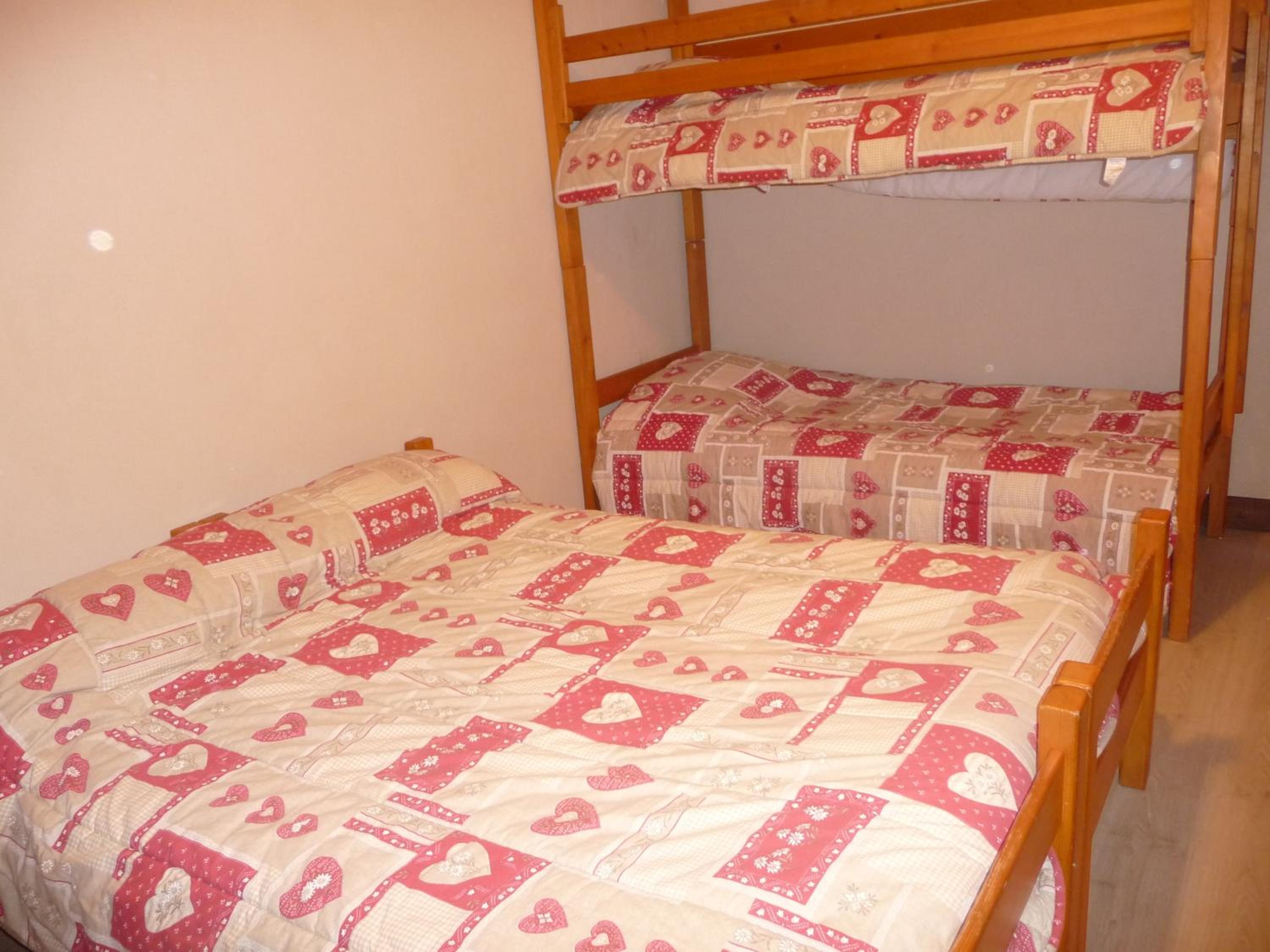 Family Room with Shared Bathroom (6 Persons) photo 2