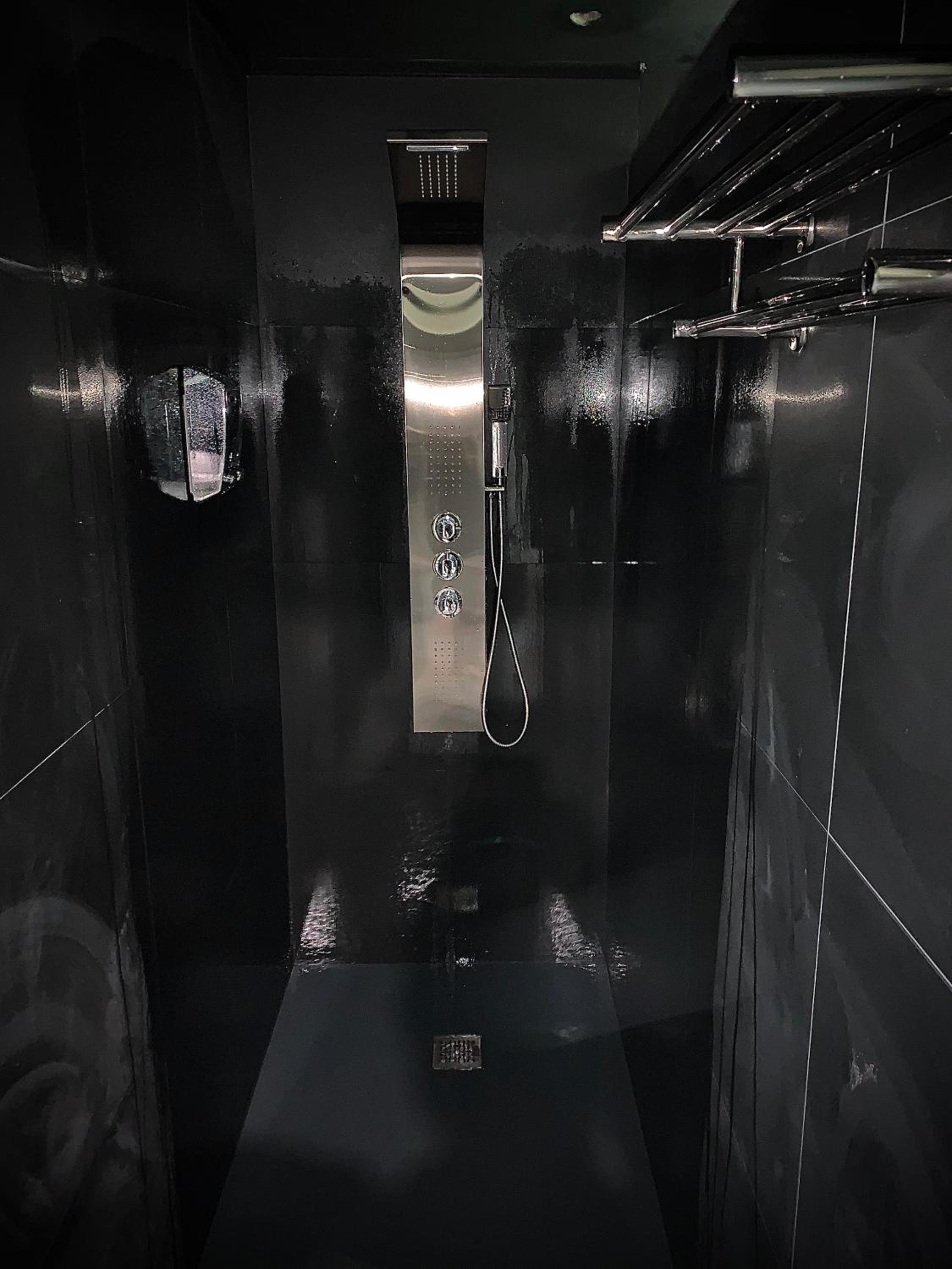 Queen Suite with Spa Bath - Photo 5