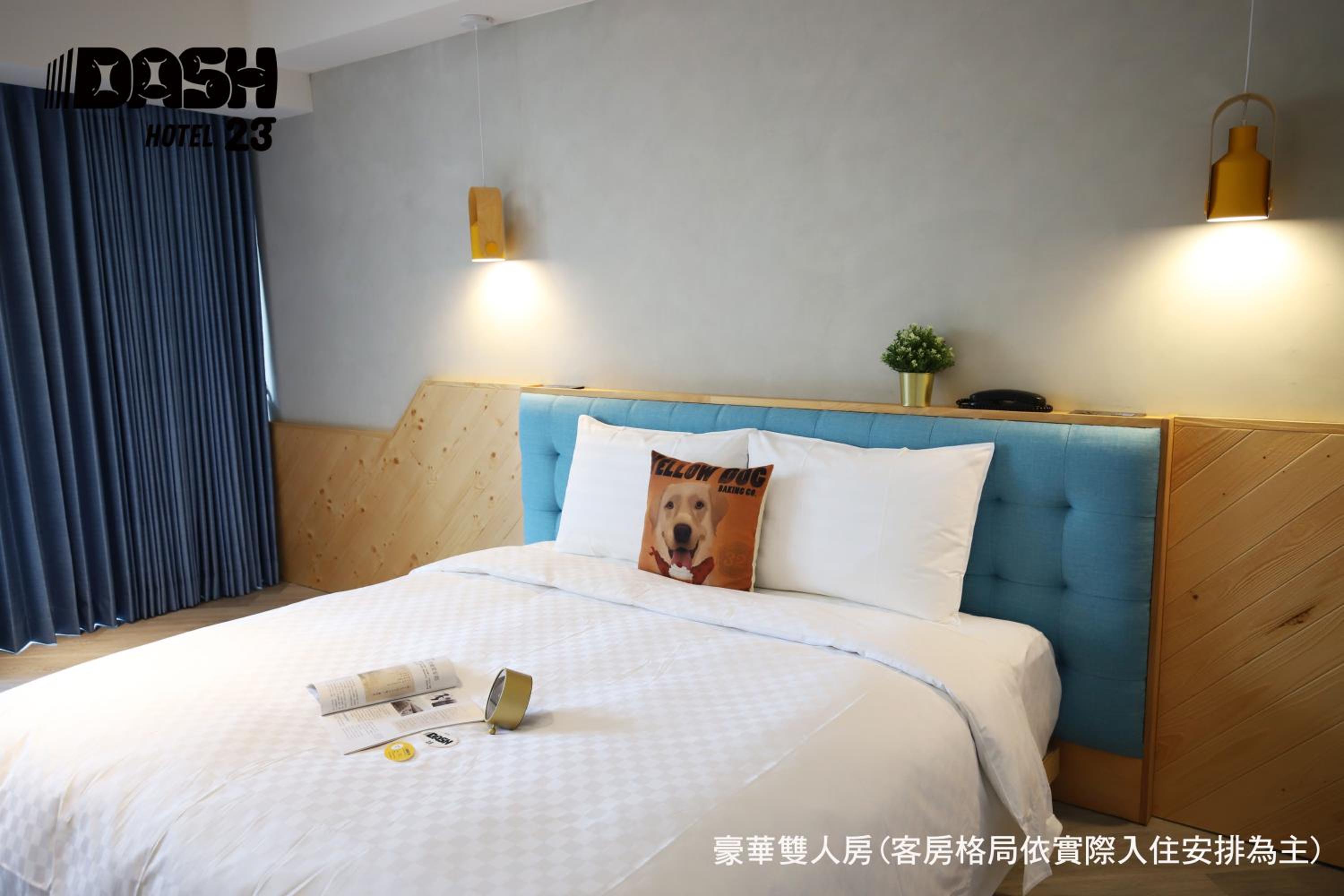Deluxe Double Room with Balcony - Photo 19