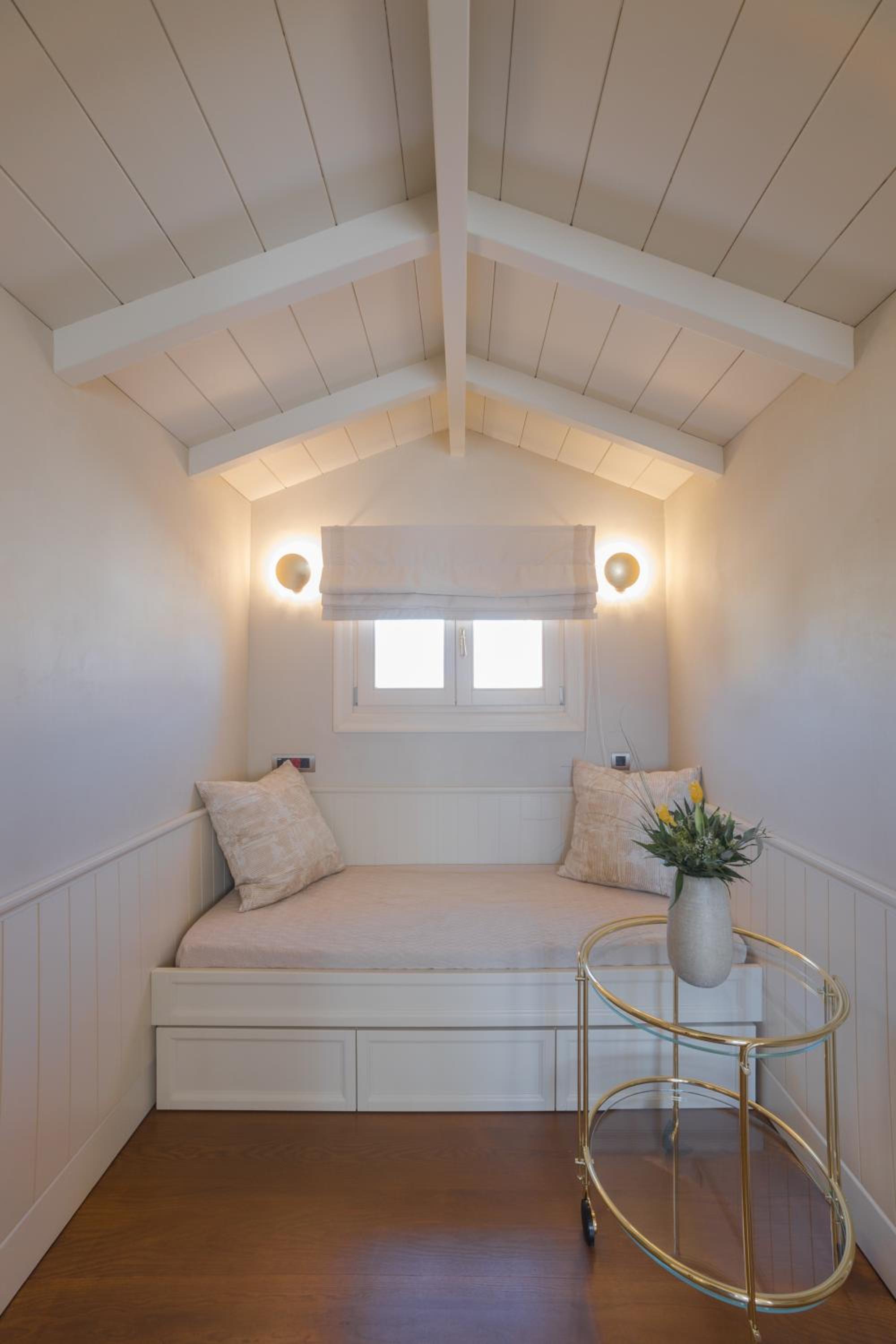 Deluxe Queen Suite - Photo 5
