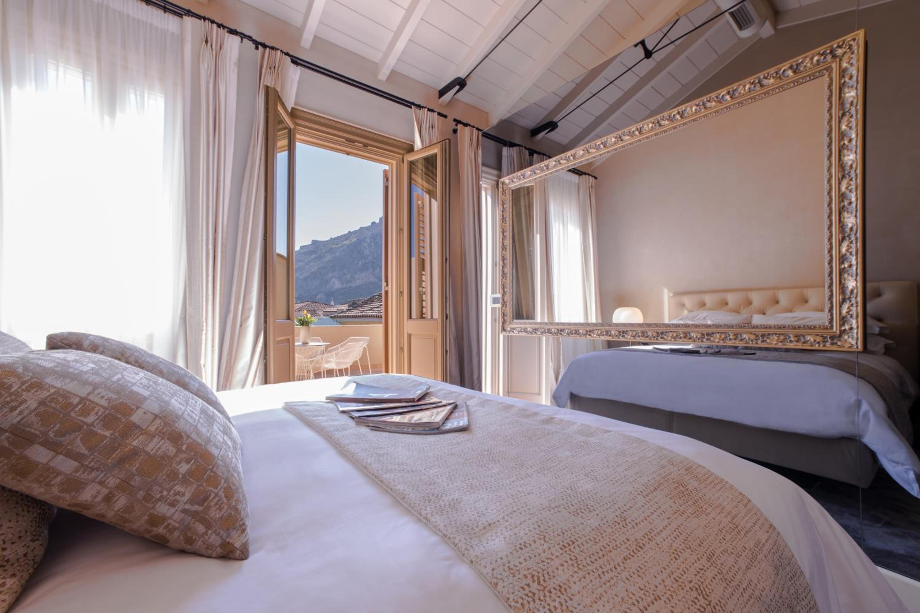 Deluxe Queen Suite - Photo 7