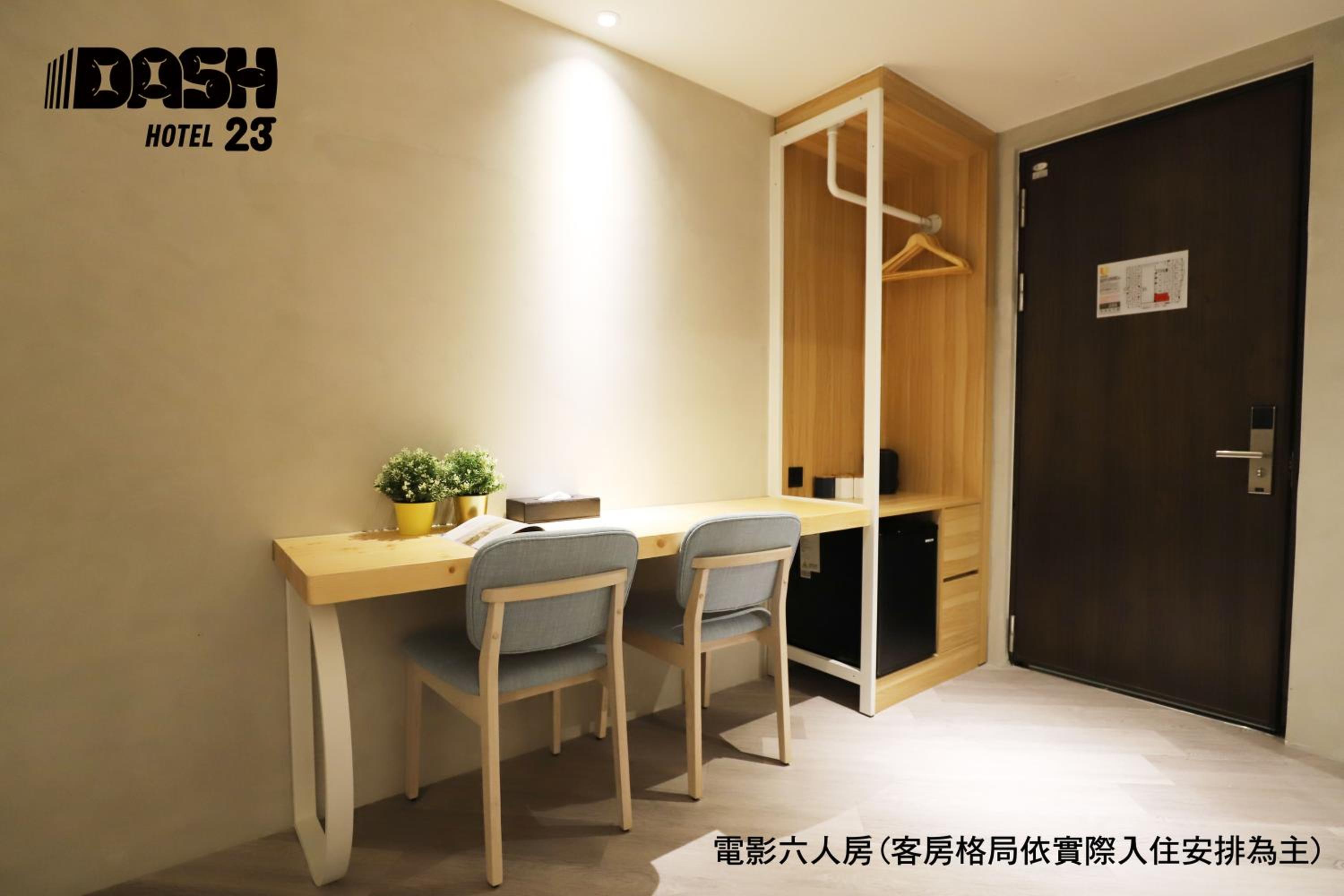 Movie Six People Room with Balcony - Photo 18