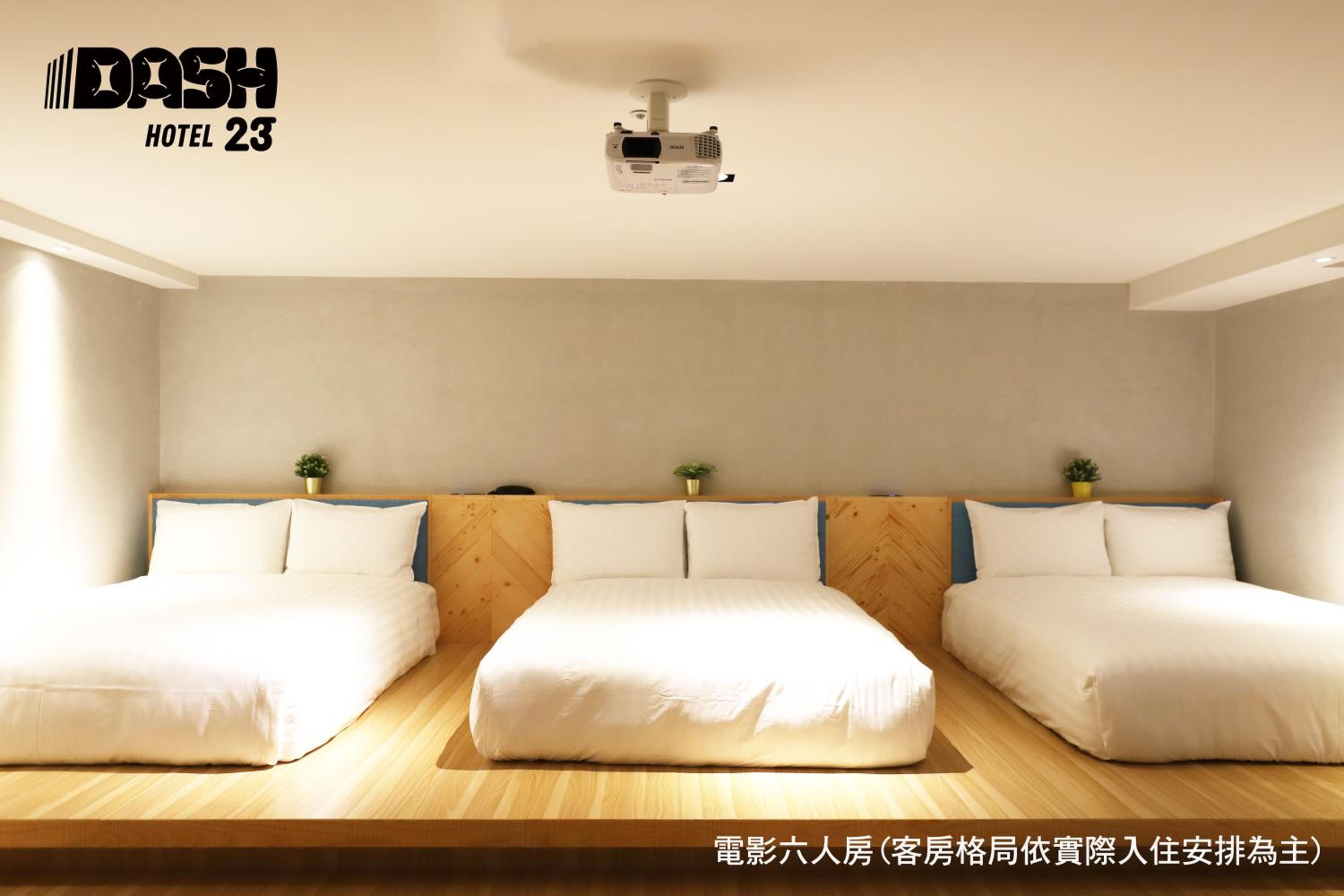 Movie Six People Room with Balcony - Photo 15