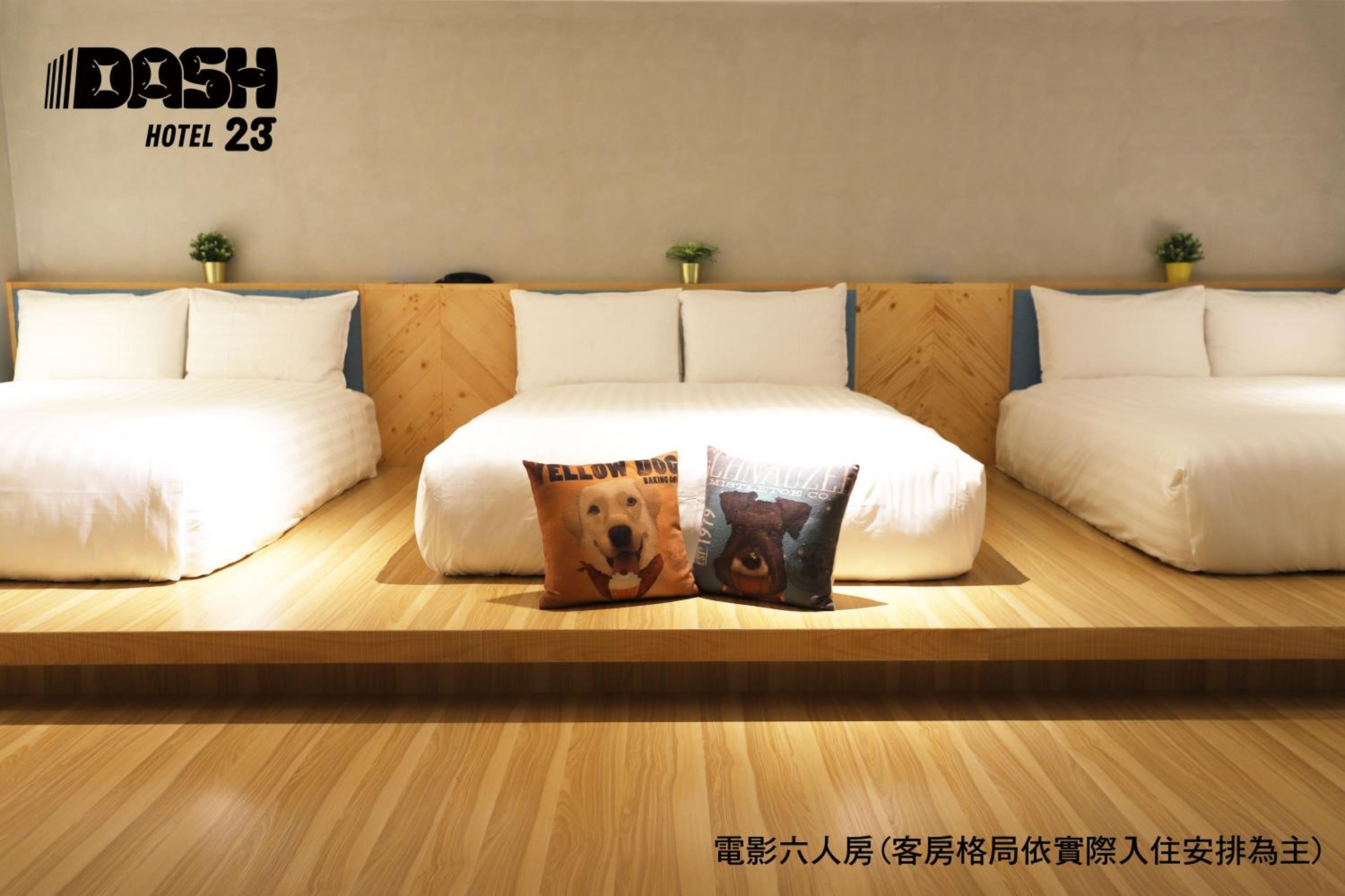Movie Six People Room with Balcony - Photo 17