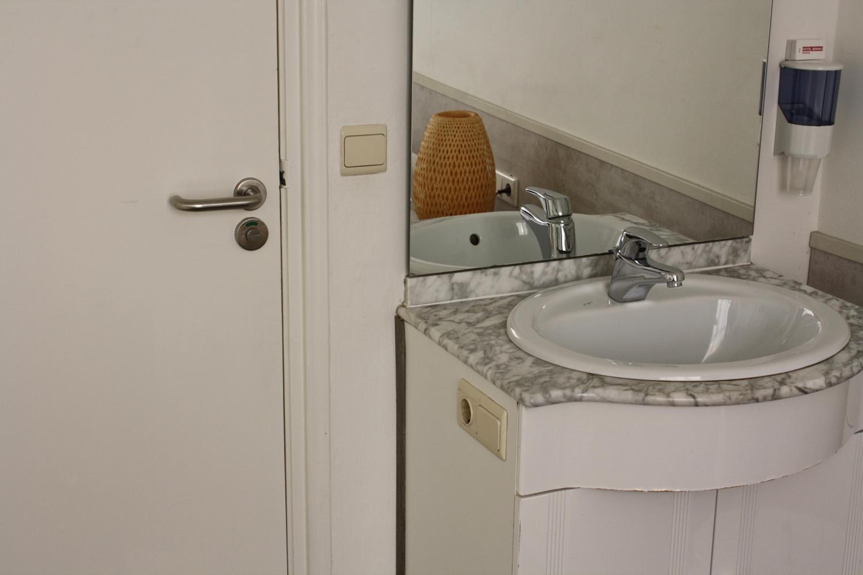 Standard Double or Twin Room - Photo 4